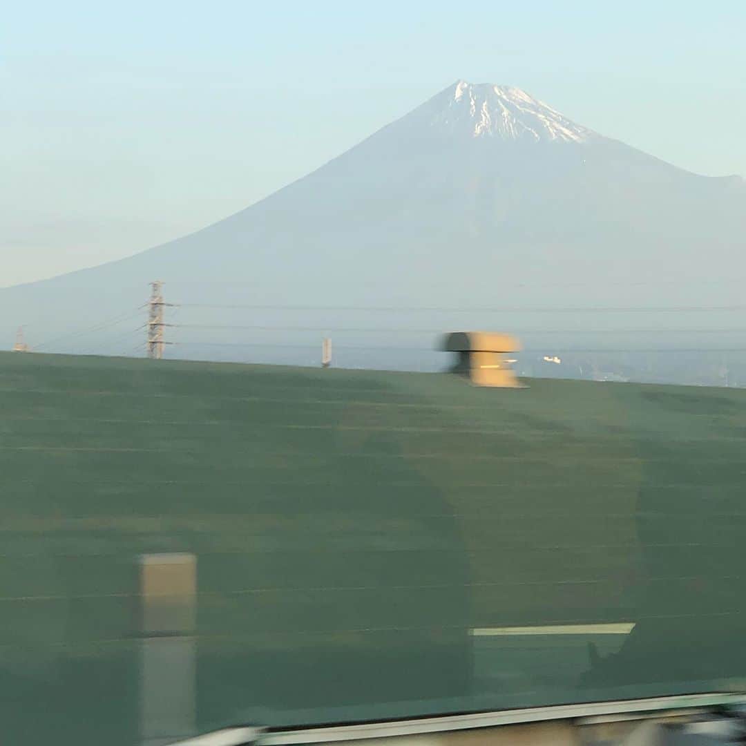 高橋ひとみさんのインスタグラム写真 - (高橋ひとみInstagram)「行きと帰りの富士山🗻」11月1日 13時11分 - hitomi_momoe