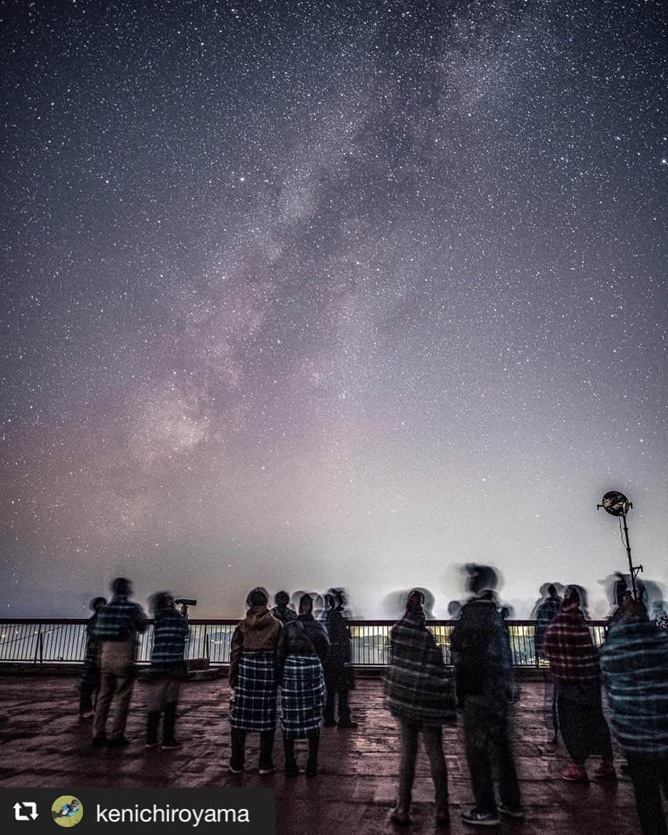 雲仙仁田峠プレミアムナイトのインスタグラム：「まさに源星掛け流し⭐️ ステキなお写真ありがとうございます😊 @kenichiroyama ついに、やっと、晴れの夜にここに上りました。偶然にも　@_sorakumo  さんの隣でした😊  #雲仙仁田峠プレミアムナイト .  Location : #雲仙ロープウェイ  #長崎 . .  #shimabarapeninsula  #visitjapanjp  #nagasaki365  #nagasakitours #kyushuambassador  #kenichiroyama  #nagasakigram  #lovers_nippon_  #japan_bestpic_  #ファインダー越しの世界 . . . #アイシテルウンゼン #雲仙の休日 . . .  #neverstopexploring #longexposure_shots  #night_shooterz #magicpict #ig_nightphotography  #japan_night_view #lovers_nippon  #star_hunter_jp #milkywaychasers #igersjp #tokyocameraclub #team_jp_  #icu_japan #explorejapan」