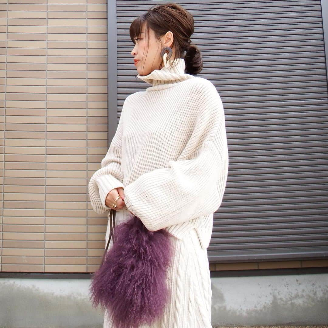 miho.a.nicoさんのインスタグラム写真 - (miho.a.nicoInstagram)「コーデの記録😊 ・ 上下 @titivatejp コーデ🎵 tops#ボリュームニット 🧶 skirt#ケーブルニットフレアスカート🧶  色がどちらもアイボリーなのでセットアップ風😊✨ ・ ・ ・ tops &skirt#titivate#ティティベイト#titivatestyle @titivatejp ・ ・ ・ #cordinate #outfit#instafashion #プチプラコーデ#コーデ#コーディネート#ママコーデ#ママファッション#今日のコーデ #ファッション#オトナカジュアル #ootd#秋コーデ#ニット#ドロップショルダー#タートルネック#ケーブルニット#ニットスカート」11月1日 23時16分 - miho.a.nico