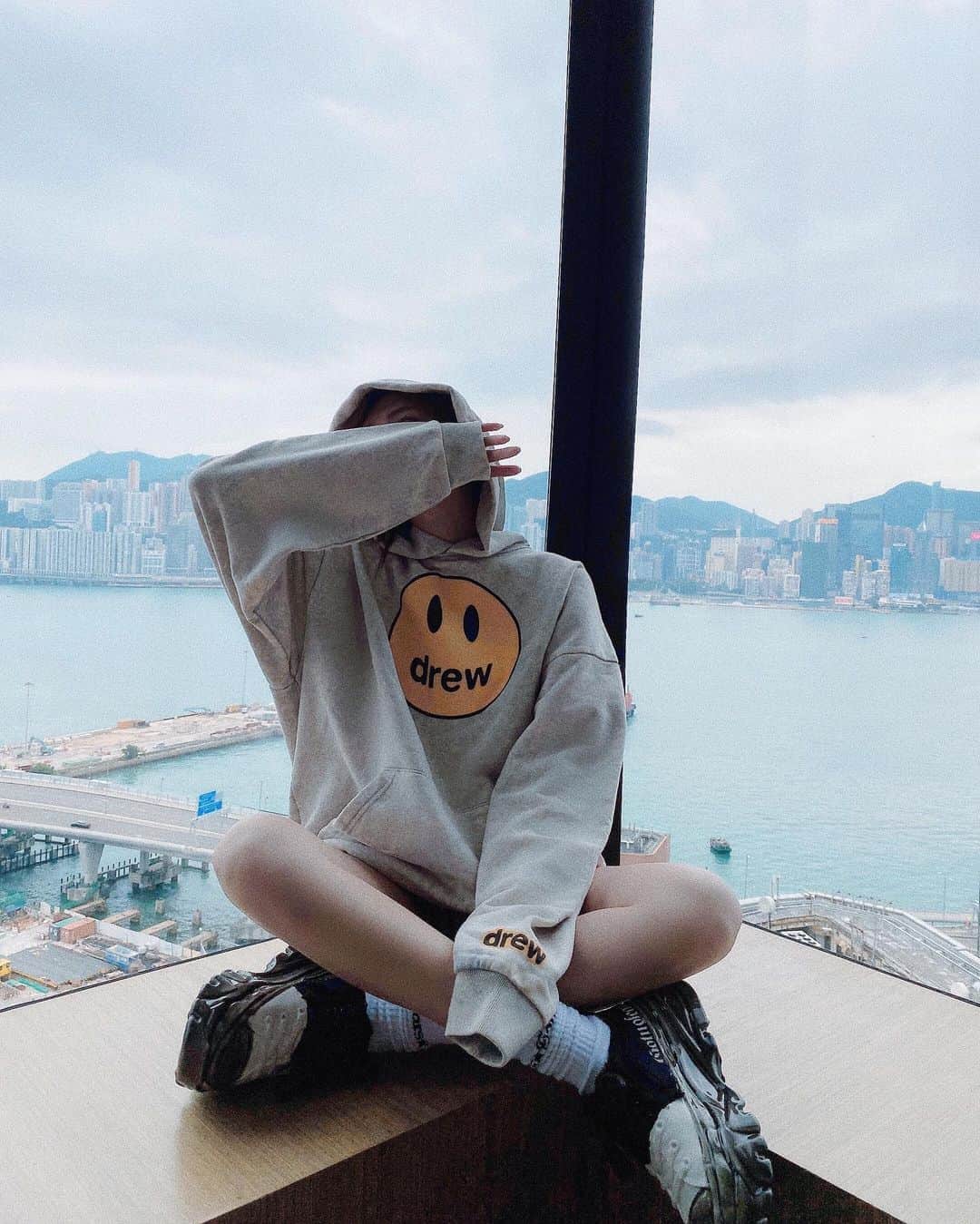 Grace Chowのインスタグラム：「衣服是我大男神的 鞋子是我小男神的 ❤️」