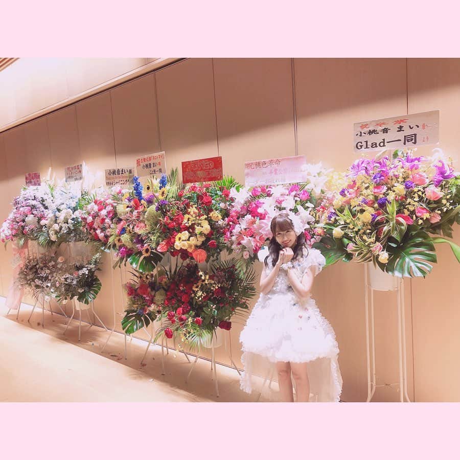 小桃音まいのインスタグラム：「. ずっと下書きに溜めてたけど更新します. . 卒業ライブの時の写真💐 お花とメンバーとほわどるちゃんと四島氏と衣装のNANA7ちゃんとみんなと🥰. . . みんなのことがだいすきです. . . アイドル人生の中でたくさんの人に巡り逢えたことが幸せです. . おかげで奇跡みたいな10年間が過ごせました。. 本当にありがとうございました❤︎. . . #アイドル #idol #桃色革命 #小桃音まい #秋葉原 #神田明神 #神田明神ホール　#卒業 #卒業式 #幸せ #on1y」