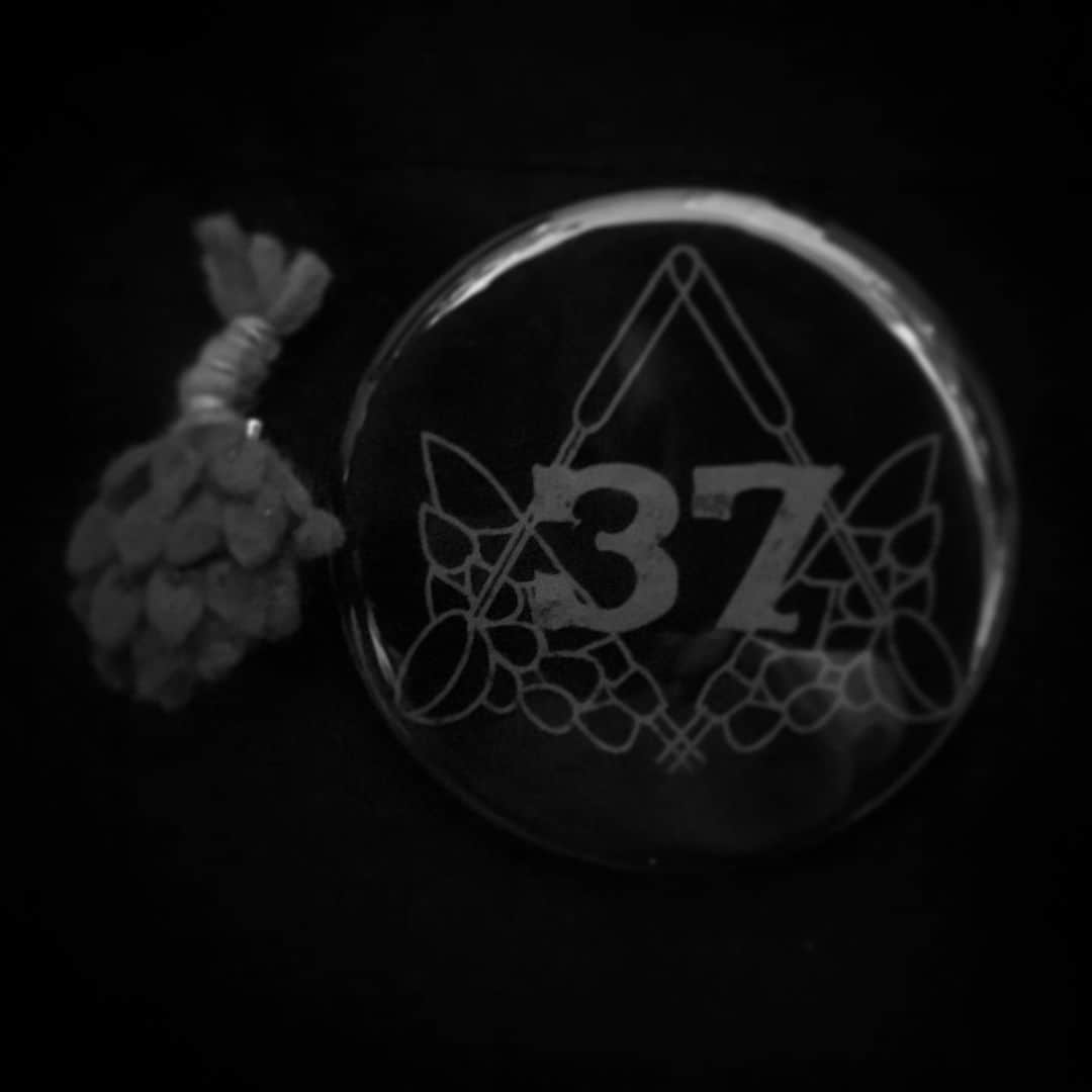 岩寺基晴のインスタグラム：「本日の戦利品。  #サウナ #37 #ヴィヒタ #ニューウイング」