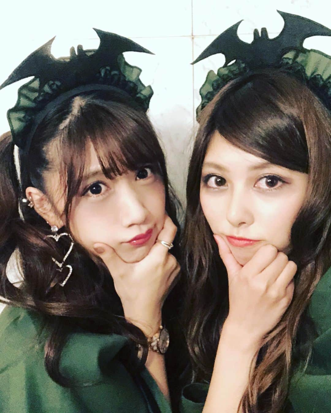 橘ゆりかさんのインスタグラム写真 - (橘ゆりかInstagram)「ハロウィンしてきたよー🎃🦇👻﻿ ﻿ ﻿ せりにゃんとホーンテッドマンション的な🖤﻿ お友達のイベントに遊びに行ってプリクラとって解散する健全なハロウィンでした笑﻿ ﻿ うちら会いすぎなーヽ(´・∀・｀)ﾉ﻿ ﻿ ﻿ ﻿ #長野せりな #橘ゆりか #ハッピーハロウィン #ホーンテッドマンション #仮装」11月1日 23時41分 - yuricalcal