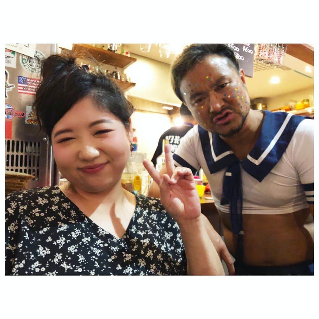 馬場園梓さんのインスタグラム写真 - (馬場園梓Instagram)「へい♪  あたくし、 昨日のハロウィンは広島で過ごしました🎃  以前、 広島ホームテレビ 5up  の取材でお世話になったお店。  タコスが激烈に美味しいお店🌮  あのミスターセクシーこと、 プロレスラーのレイパロマさんがやっているお店。  みんなでワイワイお酒を呑んで、 とっても良き夜でした🌙  歌って暑くなったり、 汗がひいて急に寒くなったり、 ややこしいおじさん。  だけど試合は激烈にシブいし面白い♪  お店も プロレスも ぜひ☺︎ ルン♪  #yeah #happyhalloween  #広島 #舟入町 #アカプルコ #プロレス #ダブプロレス  #ミスターセクシー #レイパロマ さん #変なおじさん #タコス #変態タコス #良き夜 #球体 #ご機嫌 #ルン♪」11月1日 23時56分 - babazonoazusa