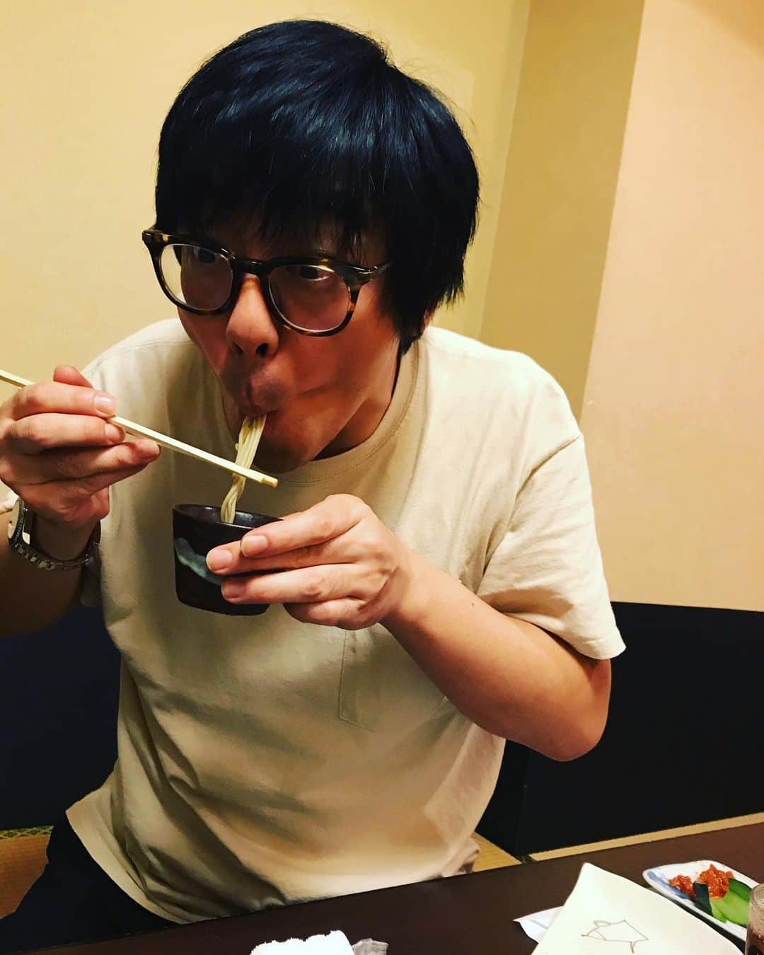 角田晃広さんのインスタグラム写真 - (角田晃広Instagram)「新潟公演終了！ ありがとうございました。 いつかおもいっきり食べてみたい。  #東京03#へぎそば#そばアレルギー#人間味風#次は北海道」11月2日 0時03分 - akihiro_kakuta