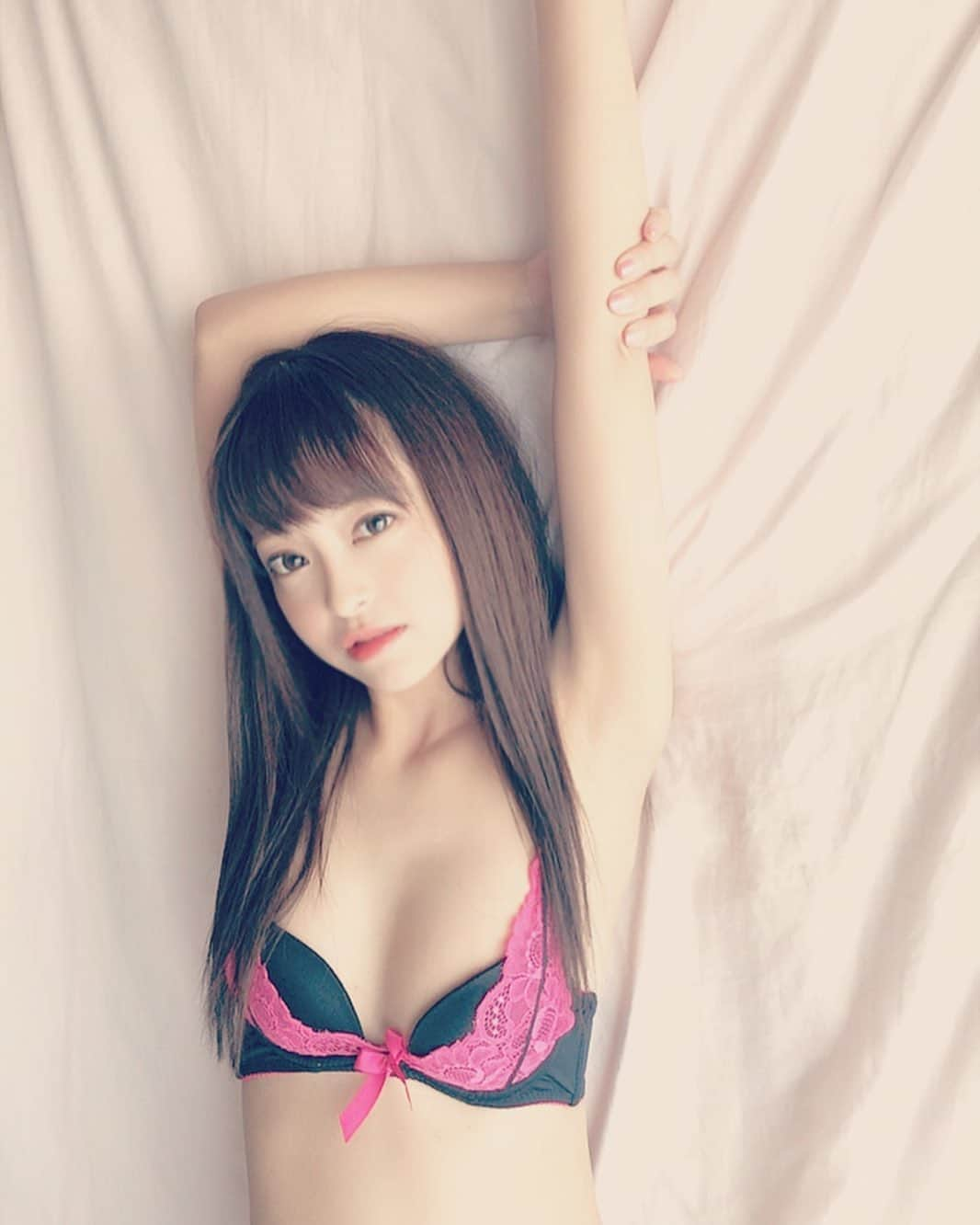 桜もこさんのインスタグラム写真 - (桜もこInstagram)「どうしよう💓👙 #下着 #ブラック #ピンク #happy #ドキドキ #撮影 #kawaii #👙 #❤️」11月2日 0時11分 - mokochan319