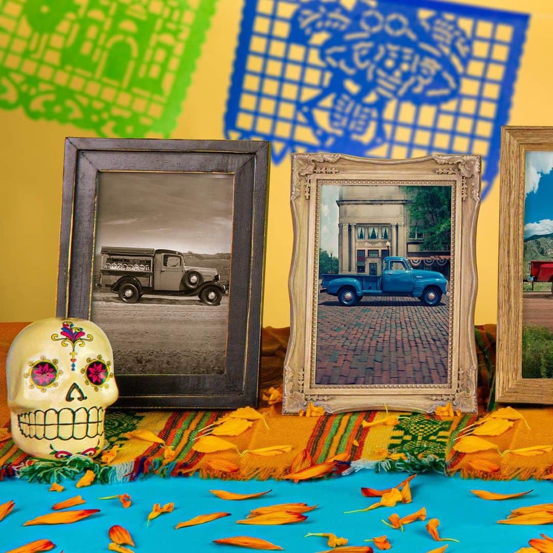 シボレーのインスタグラム：「We are the legacy of past generations. Let’s honor them this #DíaDeLosMuertos.」