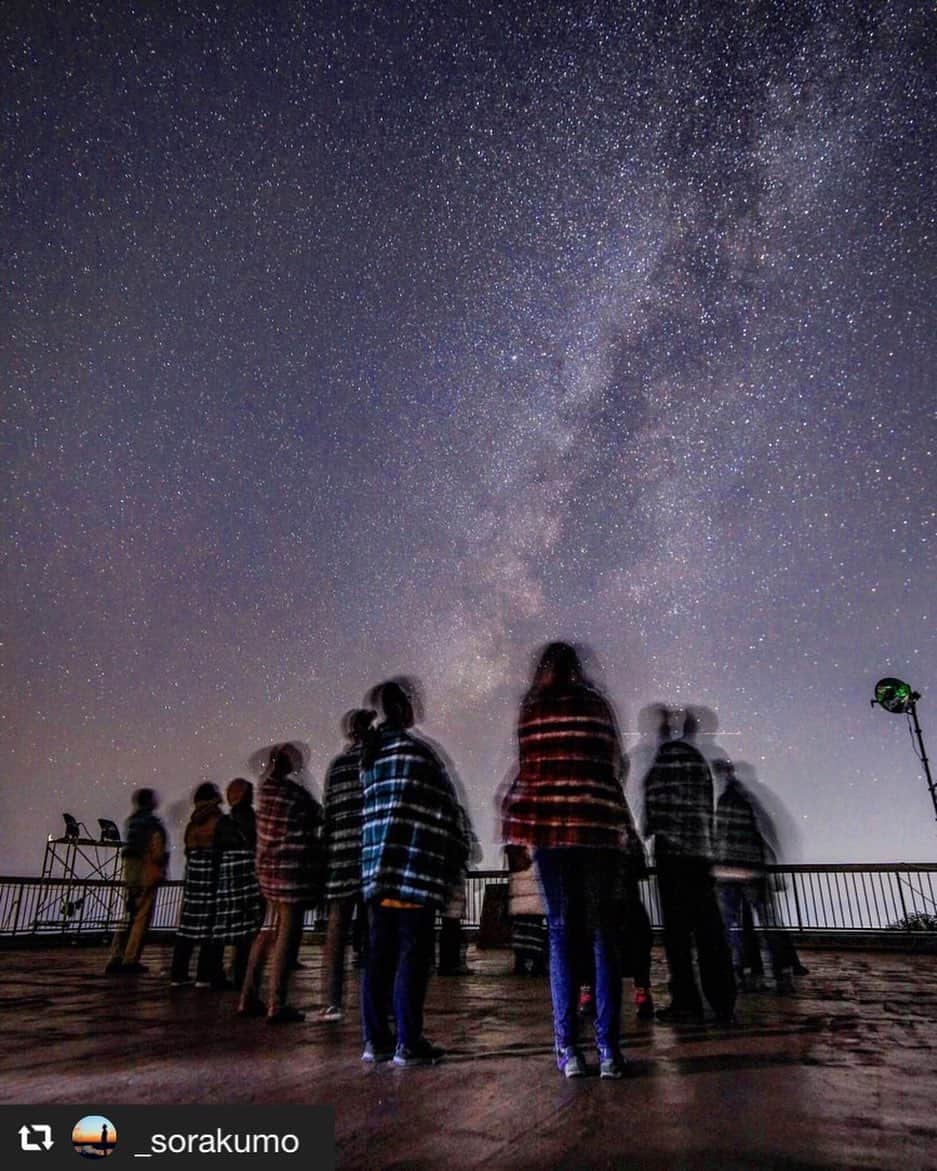 のインスタグラム：「満天の夜空 まさに 源星掛け流し⭐️ 本日最終日となりました✨  @_sorakumo ・ Location : NAGASAKI , JAPAN ・ 今日も快晴ぽい ・ #雲仙仁田峠プレミアムナイト  は2日までだよ ・ #bestphoto_japan#japan_night_view_member#best_expression_night #nagasaki365 #star_hunter_jp #longexpo_addiction#instagram#longexposure_japan #colore_de_saison #bestjapanpics#lovers_nippon#IGersJP#wu_japan  #love_bestjapan #ap_japan_  #deaf_bestshot_japan  #ptk_japan#picture_to_keep#team_jp_ #instagramjapan#東京カメラ部#rox_captures #s_shot #screen_archive  #whim_life#art_of_japan_ #photo_jpn #アイシテルウンゼン  #雲仙の休日」