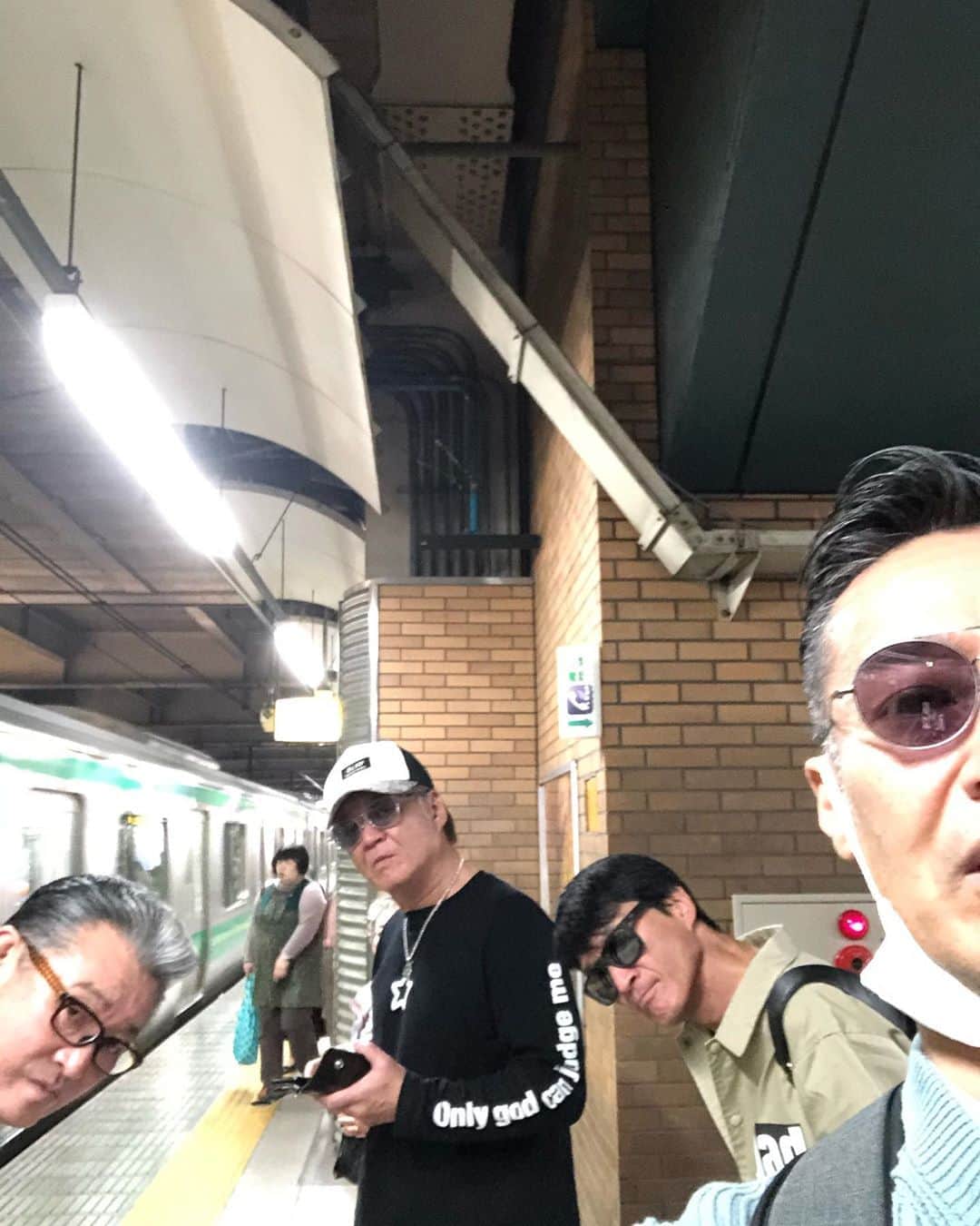 山口祥行のインスタグラム：「お出かけ🚅 #小沢仁志 #桑田昭彦  #小沢和義」
