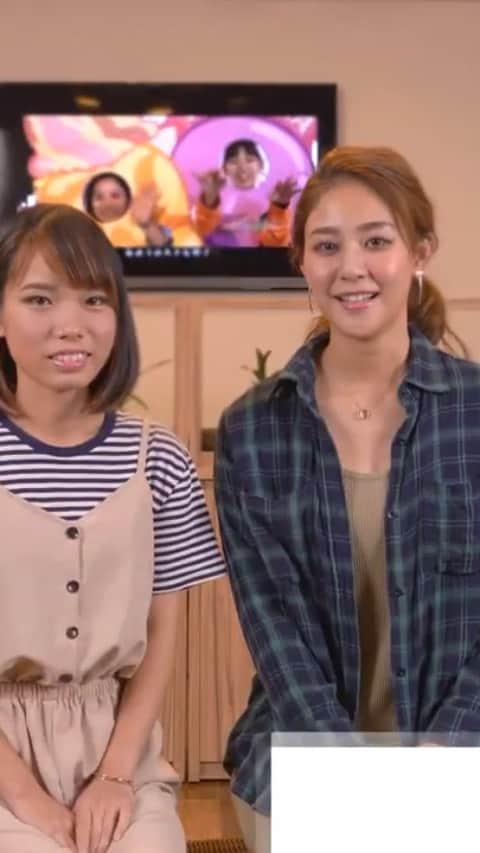 be-o編集部のインスタグラム：「SNSから人気に火がつき、いま全国から注目を集める“いーどぅし”の２人。 J-POPと懐かしい三線の音色、透き通るように優しくも芯のある歌声が 融合した２人の音楽は心にスーッと染みわたります。 そんな２人、“かーなー”と“なみなみ”の出会いや、おたがいへの思いまで、一問一答インタビューにこたえてもらいました！  インタビューはこちらから！ https://www.be-o.jp/lifestyle/post20191025-5719/  #be-o #beo #ビオ #沖縄 #いーどぅし @beo.okinawa @naminami.idushi @cana_singer  #beo #beookinawa #ビオ #okinawa #沖縄 #フリーペーパー #freepaper #ファッション #イベント情報 #グルメ #ネイル #インタビュー #一問一答インタビュー」