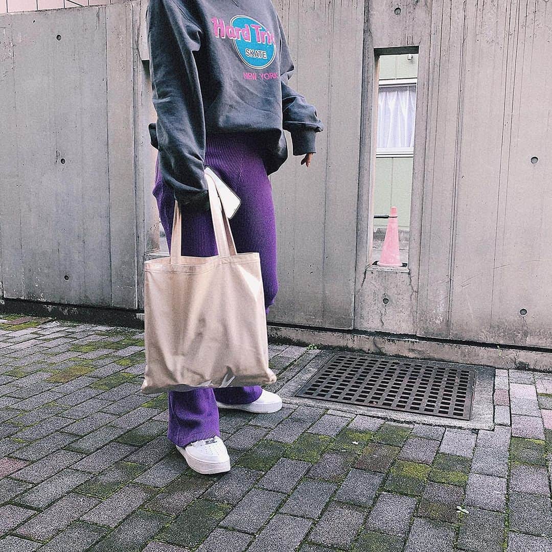 のインスタグラム：「今日のパンツ何色？」