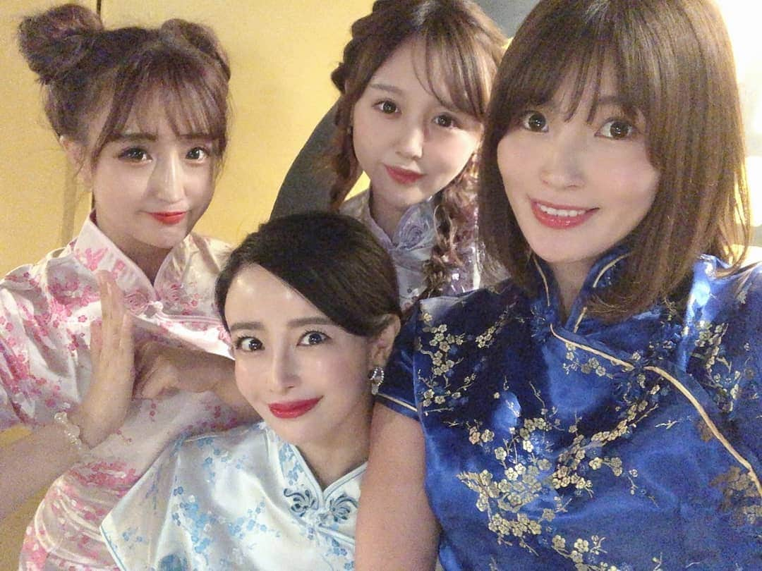 黛実希さんのインスタグラム写真 - (黛実希Instagram)「万圣节🎃🇨🇳💕💕 大好きなゆりかも一緒にハロウィンやった😚 大好きなひとたちといる時間って、ほんとに幸せだなぁ💓💓🎀 * * * #ハロウィン#ハロウィンコスプレ#ハロウィン仮装#halloween#할로윈#할로윈코스튬#할로윈메이크업#万圣节#ヴィーナスフォート#韓国#韓国好きな人と繋がりたい #宇宙少女#ルダ#루다#bts好きな人と繋がりたい #twice好きな人と繋がりたい #いいね返しは絶対#美意識高い人と繋がりたい#교복#교복스타그램 #우주소녀#좋아요그램#팔로우반사#팔로우해요#tiktok#schooluniform#校服 #followforfollowback」11月1日 16時24分 - candymiiiki