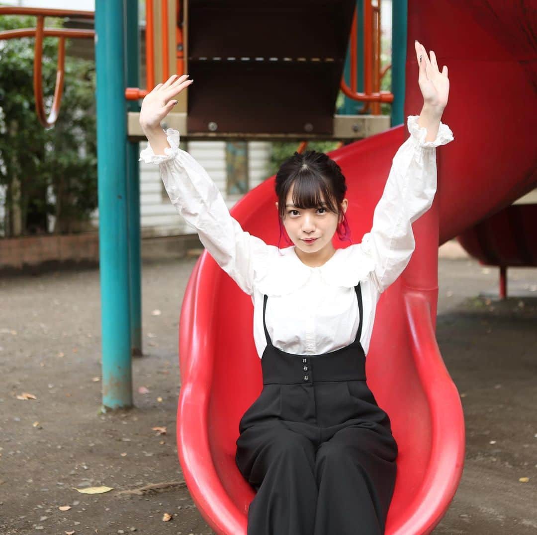 長月翠さんのインスタグラム写真 - (長月翠Instagram)「﻿ ﻿ 公園🎈🎈﻿ ﻿ ﻿ #ポートレート #派手髪﻿ #ラストアイドル」11月1日 16時43分 - miffy00517