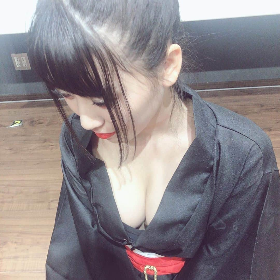 楠木まゆさんのインスタグラム写真 - (楠木まゆInstagram)「この前谷間にホクロあるって気づいた胡桃そらが朝比奈みくると同じだーって言ってた😇(ハルヒの) 同じところにあるんだよ〜！ 知ってた〜😇？ #谷間のほくろ #谷間 #ほくろ #⭐ #朝比奈みくる #halloweencostume」11月1日 17時03分 - kusunoki__mayu