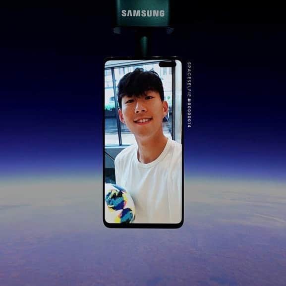 ソン・フンミンさんのインスタグラム写真 - (ソン・フンミンInstagram)「I shot for the stars and scored  South Korea's first SpaceSelfie! 🌌🚀 Visit samsung.com/spaceselfie  to see more amazing SpaceSelfies/  삼성 스페이스셀피 캠페인과 함께  한국인으로서 첫 우주 셀피를 찍었습니다🌌🚀 samsung.com/spaceselfie에서  더 멋진 사진들을 확인하세요💙  #SpaceSelfie #ad #withGalaxy」11月1日 16時59分 - hm_son7