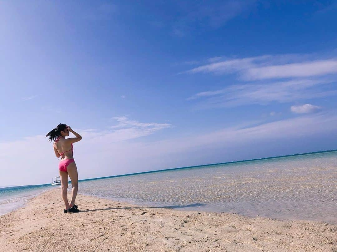 福井柑奈さんのインスタグラム写真 - (福井柑奈Instagram)「. 沖縄県は石垣島です。 海ーーーー🏖💓 幻の島からの シュノーケリング🐟！ . 幻の島でマーメイド🧜‍♀させていただきました🧜‍♂️ 海さすがにキレイ🏖 幻の島もいけてうれぴよ！ 干潮の時だけいける島☺️ .  今回はシュノーケリングでニモ、二種類見れたよ😍!! .  #沖縄 #石垣 #石垣島 #石垣島旅行 #石垣島海遊び #ビーチ #浜島 #幻の島 #ラッキークローバー #❤️ #⛱ #水着 #焼けた #シュノーケリング #マーメイド #beach #beachgirl #japan #okinawa #ishigaki #trip #instagood」11月1日 17時07分 - kanna_fukui