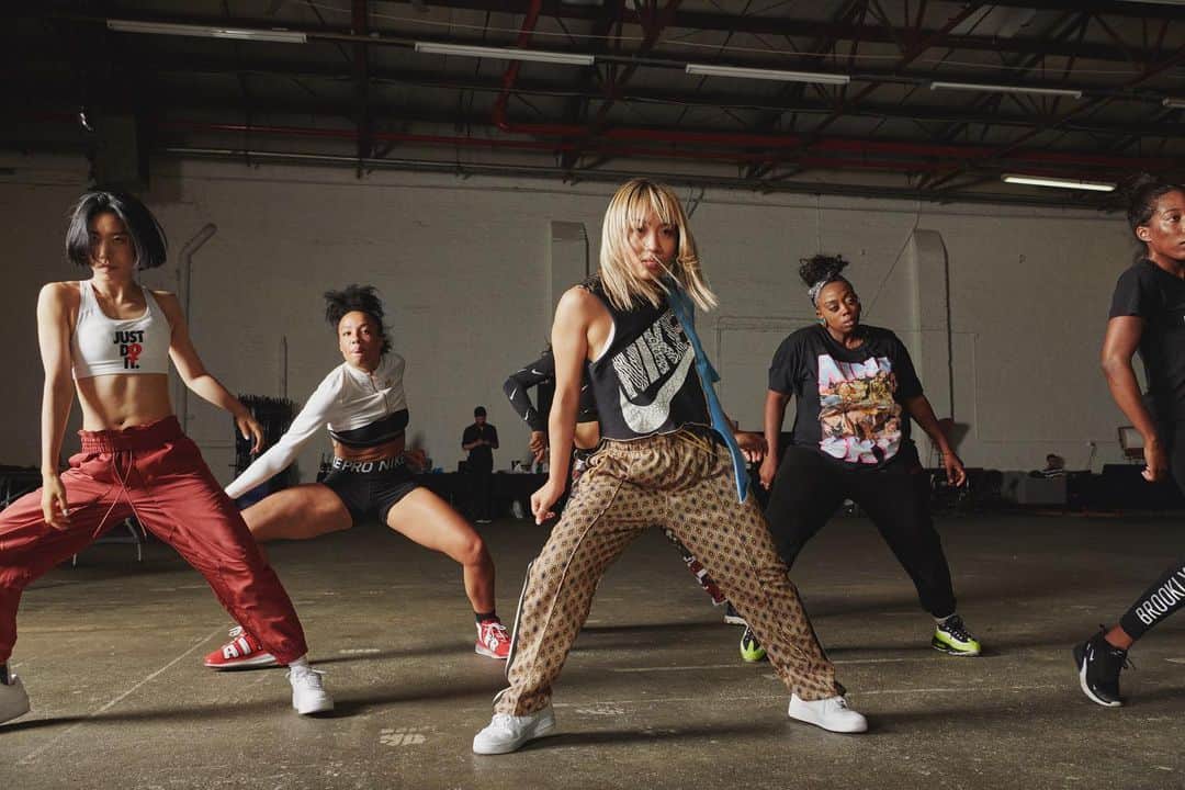 のインスタグラム：「Represent🇯🇵🌐 日本代表で私を選んだ下さったNIKE、私の生き方をカッコいいといってくれるNIKE。生涯宝物です。 これからも変わらず色んな事をレペゼン、進化し続けよう。👊 " YOUR TURN TO SHINE " いまが最高に輝くとき。 🌍 世界中のNIKE STORE、WEB SITEでもチェックしてくれたら嬉しいです😭❤️ #nikeiconclash #yourturntoshine @niketokyo @nike」