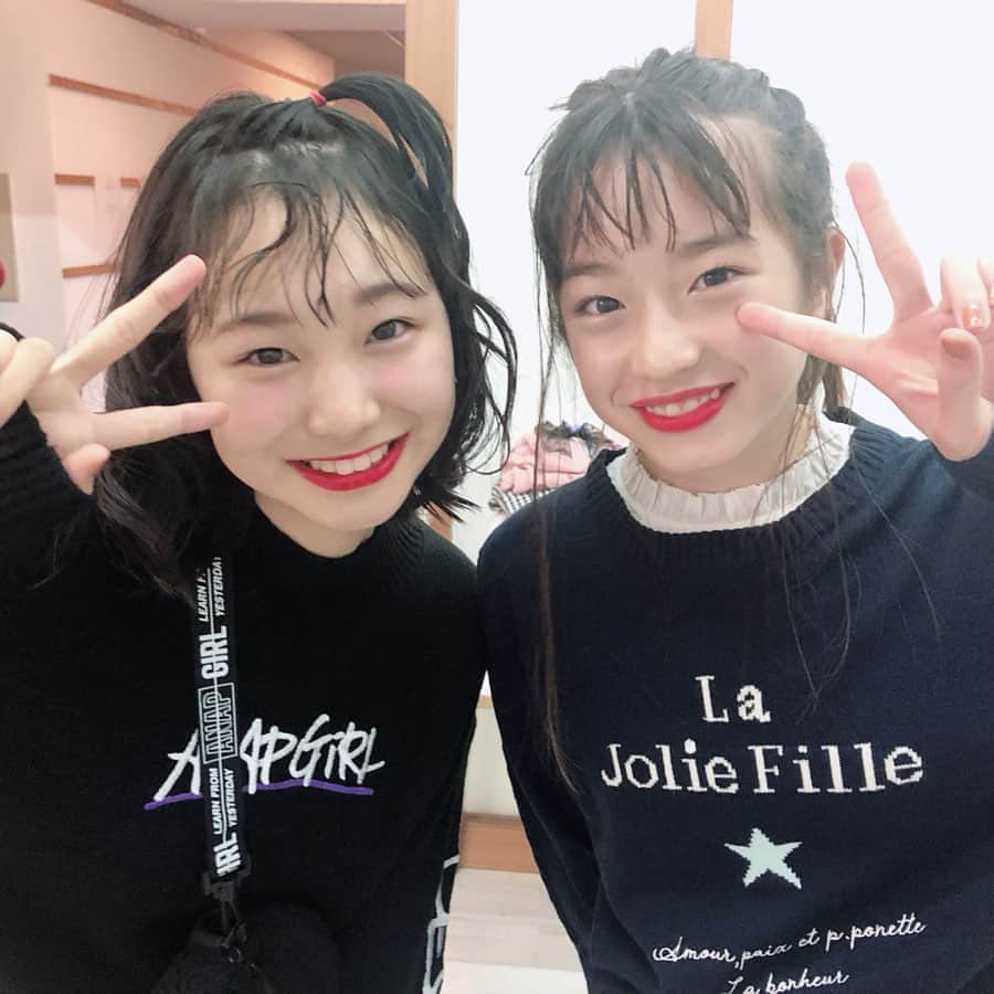 ニコ☆プチのインスタグラム：「❄️💓 美白コンビのあやあや~☺︎🖤 . . #葛西杏也菜  #川合菖蒲  #名前もふんいきも似てるふたり」