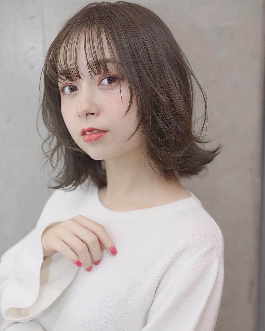 伊藤美羽さんのインスタグラム写真 - (伊藤美羽Instagram)「. 今日から11月ですね 早いなぁ…😂 . . 昨日はハロウィンでしたが、皆さんどのように過ごされましたか？🎃👻 私は特にハロウィンらしいことを何もせず、普通の１日を過ごしました😂 毎年、仮装とか何かハロウィンぽいことしたいな～とは思うけど、結局何もしないで終わります…笑 小学生のときは同じマンションの友達と、ちゃんと仮装してしっかり楽しんでました😂 懐かしい😆 . . . . . #秋メイク #ボブ  #ボブアレンジ #ヘアアレンジ #シースルーバング #サロンモデル #サロモ #撮影モデル  #ハーフモデル #外国人風 #外国人風カラー #透明感  #透明感カラー #メイク #おフェロ #おフェロ女子 #裸眼  #いいね返し #salonmodel #hair  #likeforlikes #like4likes #l4l  #f4f」11月1日 17時21分 - miumiu.1230