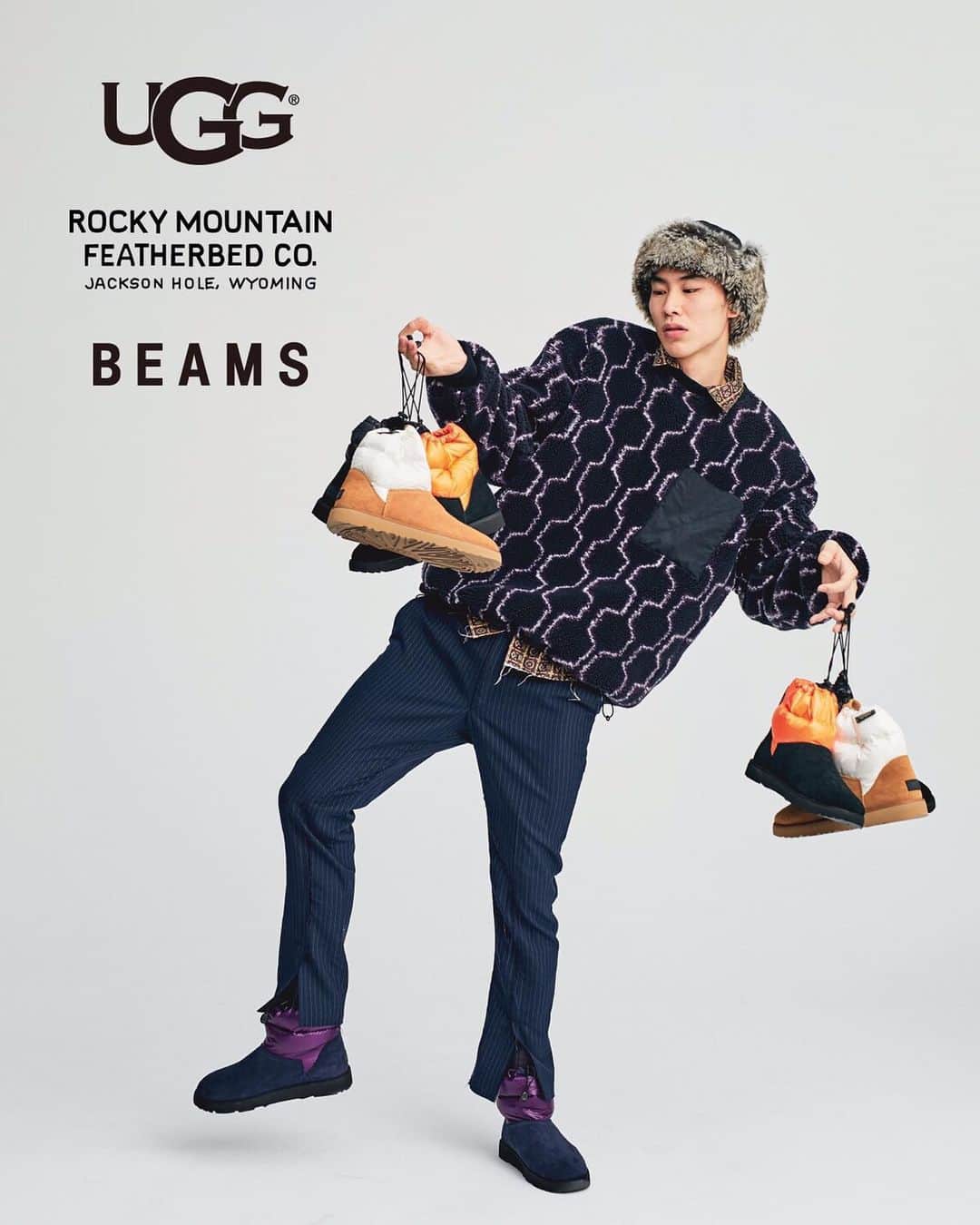 のインスタグラム：「… UGG®× Rocky Mountain Featherbed×BEAMS 11.9(Sat) Release ・ UGG®で根強い人気を誇る『クラシックミニ』をベースに、シャフト部分にRocky Mountain Featherbedのダウンを配したスペシャル仕様のブーツを11月9日（土）より発売します。両ブランドの歴史や得意とする素材を活かしたオリジナリティ溢れる１足に仕上がりました。 ・ @uggjapan  @rocky_mountain_featherbed  @beams_mens_casual  #beams #ビームス #クラシックミニ #winterboots」