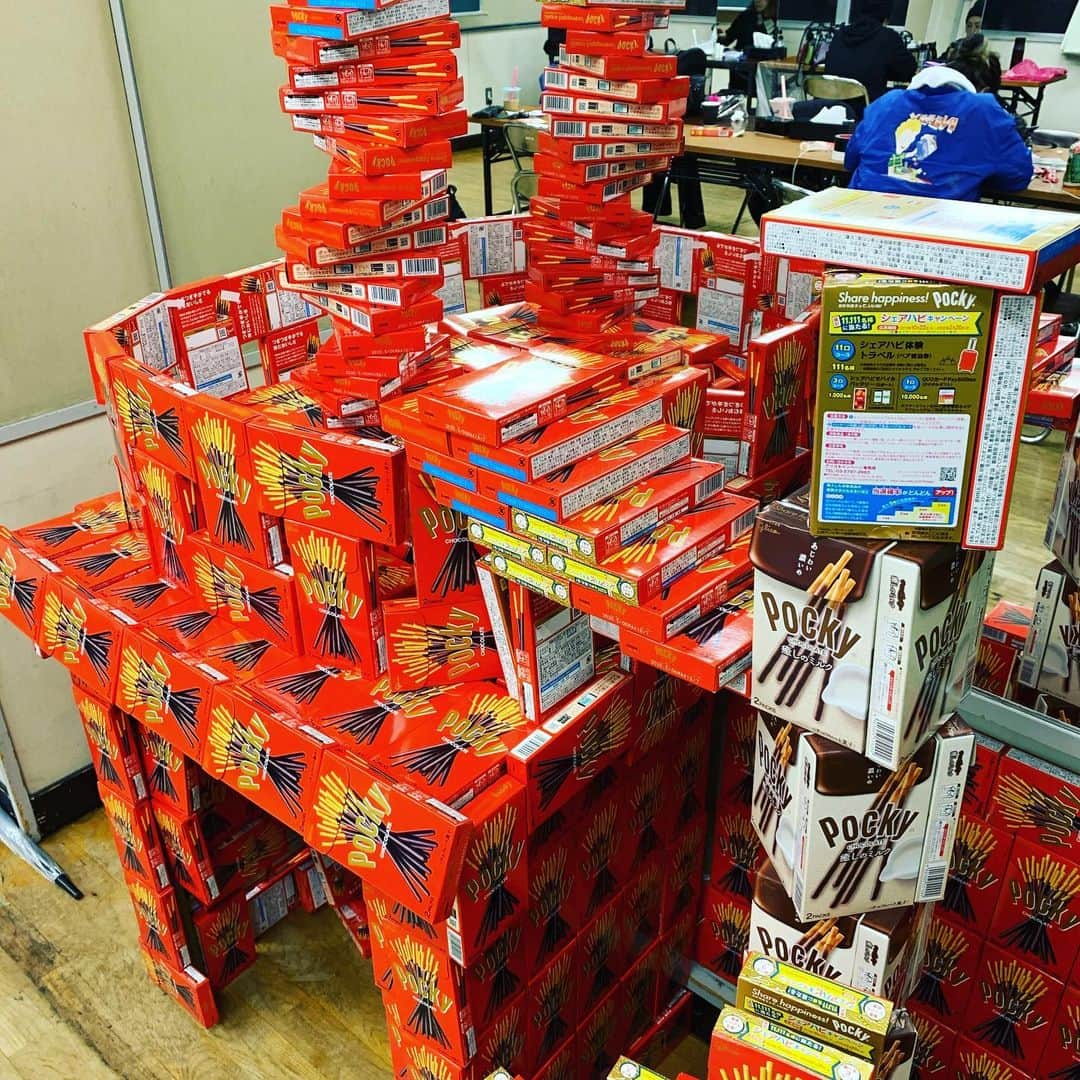 のインスタグラム：「弊社タレント　 ひかりんちょが超ポッキー部でPR活動中。  ポッキーが無限にある。。。 シェアする喜びを伝えます」