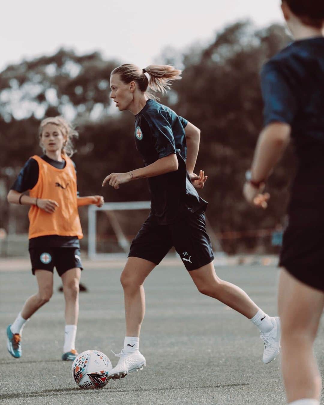 エミリー・バン エグモンドのインスタグラム：「⚽️🤙🏼」
