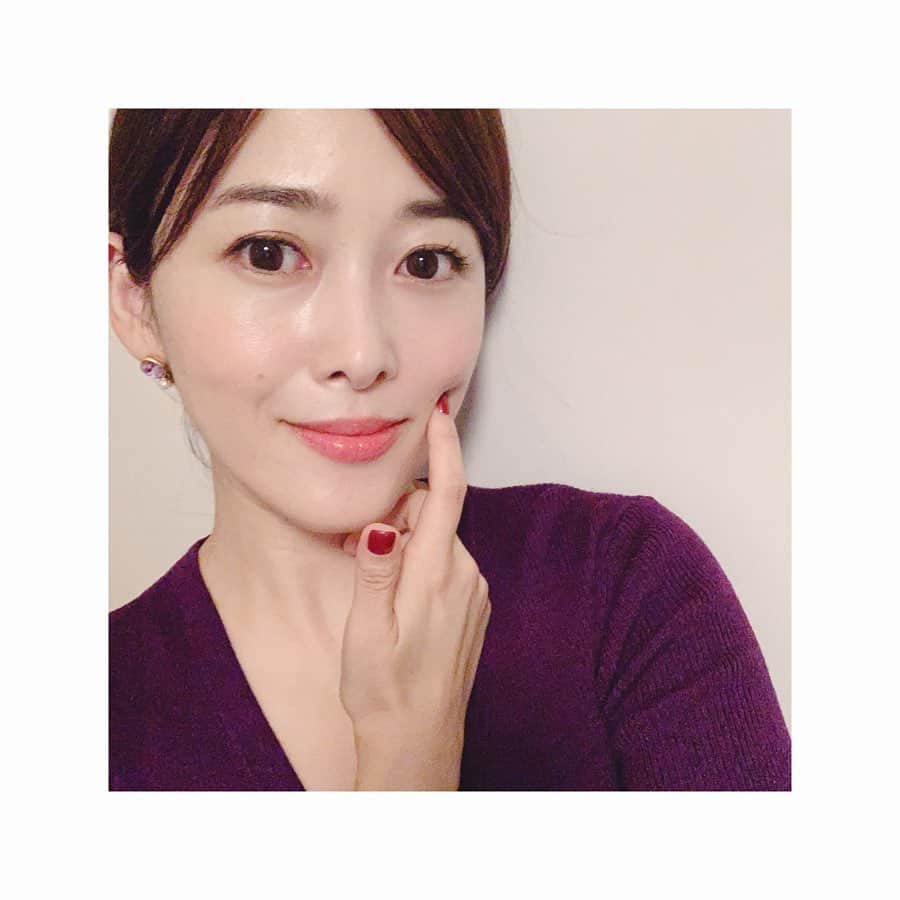 のインスタグラム：「. ミルクオイル美容で スマートシンプルケア。 . . 気付けば知り合って15年以上の2人に 偶然会えて、嬉しかった日✨(2枚目) . この日は リサージ ミルクオイル ミッフィーデザイン  発表会にご招待頂き、新しい限定ボトルを チェックしてきました。 . . ミルクオイルのはじめのテクスチャーは さらりとしたミルク。 . 肌につけた瞬間にオイル化して、 優しく浸透してくれる1本。 . オイルだけどベタつかずに もっちりとした使用感。 . . トークショーに登壇された小田切ヒロさんが、 うるおいの「肌のお守り的に持っていたい1本」 とおっしゃっていたのに納得です。 . 「肌にもTPOはある。 疲れてるのに無理してあれこれつけるより、 これ1本でしっかりうるおいを 与えるという方が、 スマートかつシンプル。」 という考え方に共感しました。  いつものライン使いとはまた別に、 一つあると忙しい毎日の支えになってくれそう。 . そのスマートでシンプルな使い心地を支える、 「乳液をオイル化させる高い技術」にも感心しました。 . しっかり馴染ませて、気になる部分には付け足し。 . 肌と向き合うことって大切だなぁと気づかされます。 . 朝のメイク前にも使えるのが嬉しい。 . . ちなみにリサージミルクオイルと ミッフィーちゃんとの共通項は スマートシンプル …と聞いて大いに納得でした . . #リサージ #ミルクオイル #もっちりハリ肌 #ミッフィー @lissage_official」