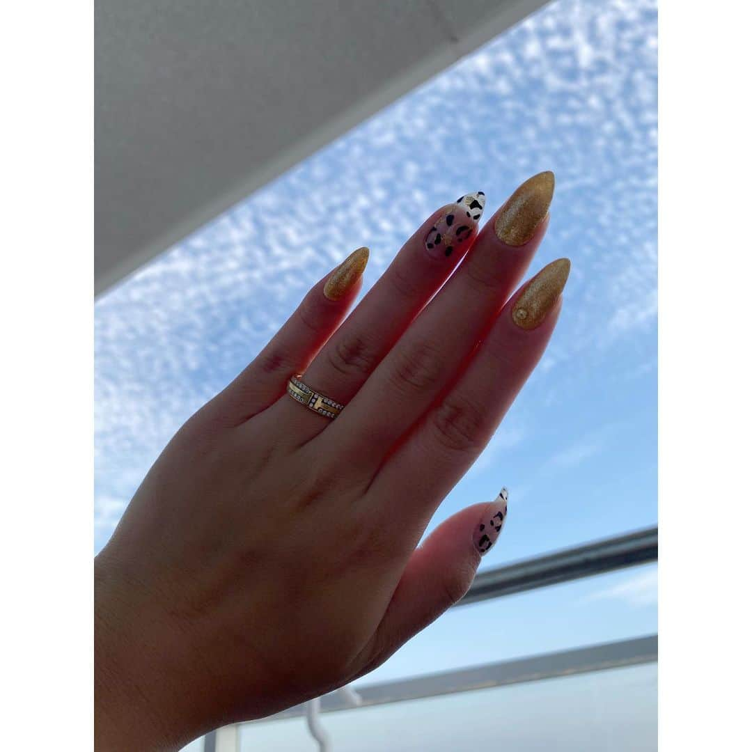 まいちゃんさんのインスタグラム写真 - (まいちゃんInstagram)「. ✨New  Nail💅 . ワンカラーが好きだけど 流行りの豹柄アート入れたら 可愛くてめちゃくちゃ お気に入り〜😍!!! . ベースクリアで金箔も 入れてるから可愛い💓 . . #newnail#豹柄ネイル#ぎゃるねいる」11月1日 18時00分 - maisama_gram