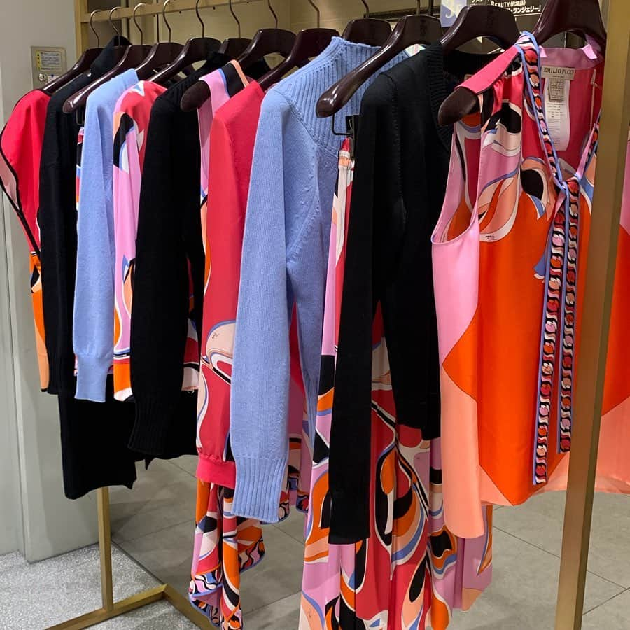 HANKYU.MODEさんのインスタグラム写真 - (HANKYU.MODEInstagram)「EMILIO PUCCI SS20 PRE COLLECTION At 3F MODE  #Hankyu #HANKYUMODE #umedahankyu #阪急うめだ本店 #うめだ阪急 #阪急百貨店 #osaka #umeda #mode #emiliopucci #ss20 #スマホケース #wallet #財布 #革小物」11月1日 18時03分 - hankyumode