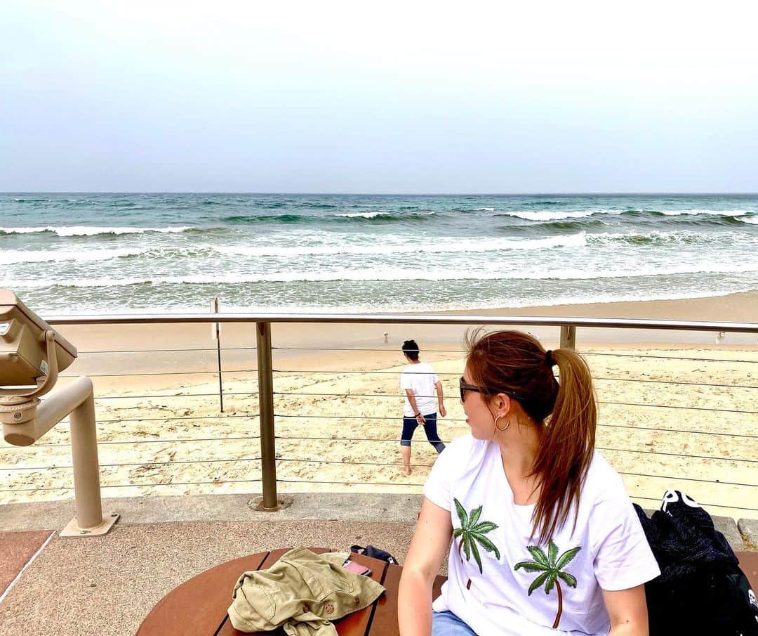 山田愛さんのインスタグラム写真 - (山田愛Instagram)「Gold Coast/Australia  #lifestyle 🏀❤︎🌴🌊 • #goldcoast #queensland #australia #trip  #sea #ocean #palmtrees #burleighbeach #beachstyle #beach #basketball #relax」11月1日 18時38分 - aiyamada_
