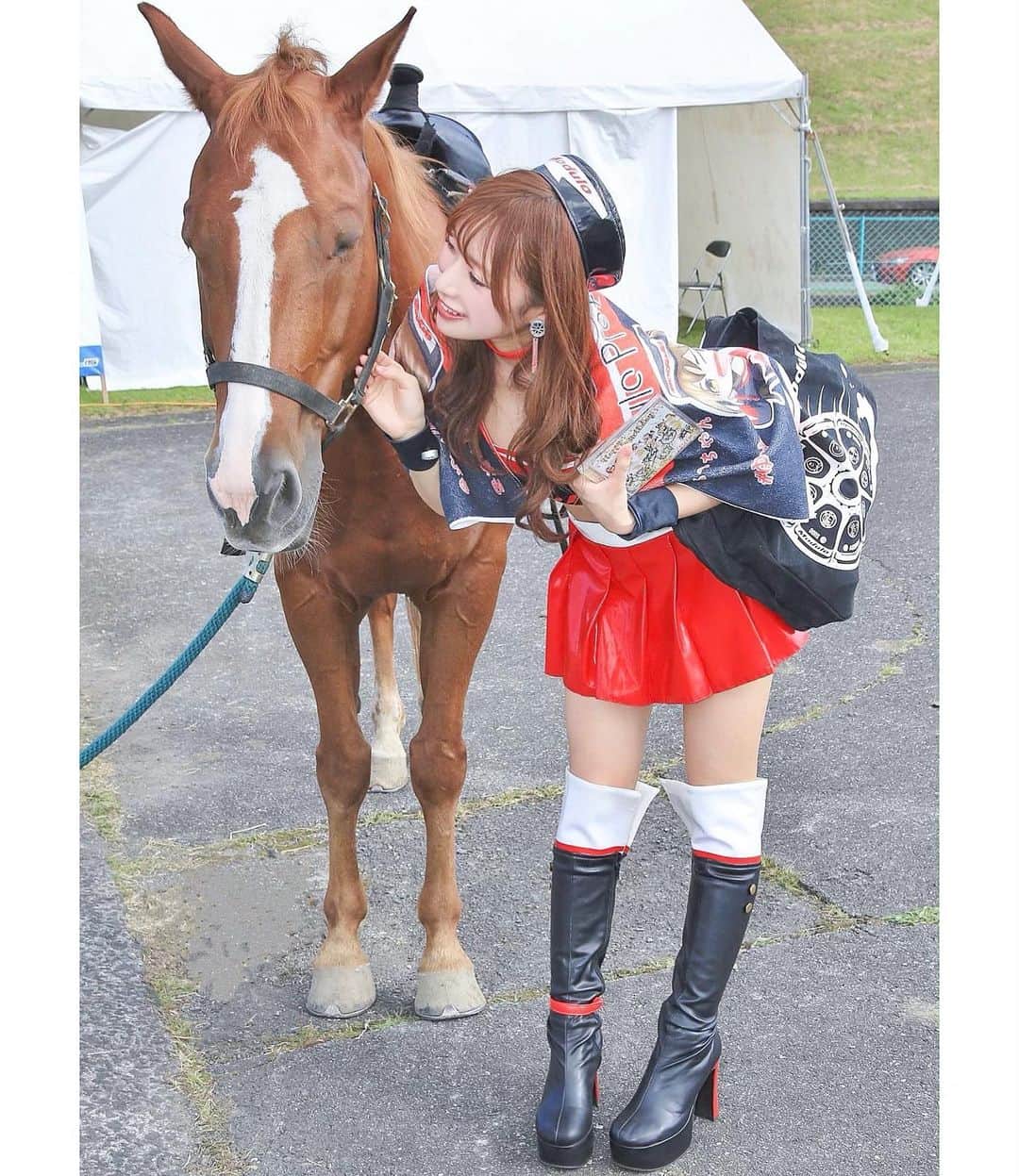 のインスタグラム：「✩ もう最終戦🐴💭 . #modulo #supergt #racequeen #girl #japanesegirl #レースクイーン #うま #instagood #animal #horse #follow #粉我 #💓 #34 #64」