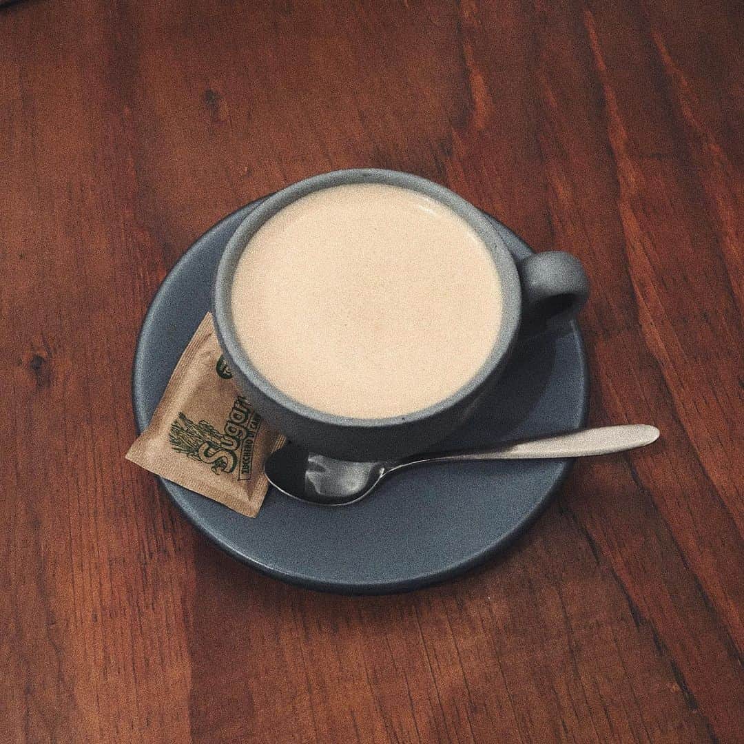 宮崎葉さんのインスタグラム写真 - (宮崎葉Instagram)「☕️☕️☕️ さいきんはカフェラテより ミルクティーとかチャイがすき♥♥ 日々がはやすぎて、めがまわらん？ うちだけ？ ㅤ じかんに置いてきぼりにされてるのです ㅤ #1LDKcafe」11月1日 19時05分 - you_miyazaki