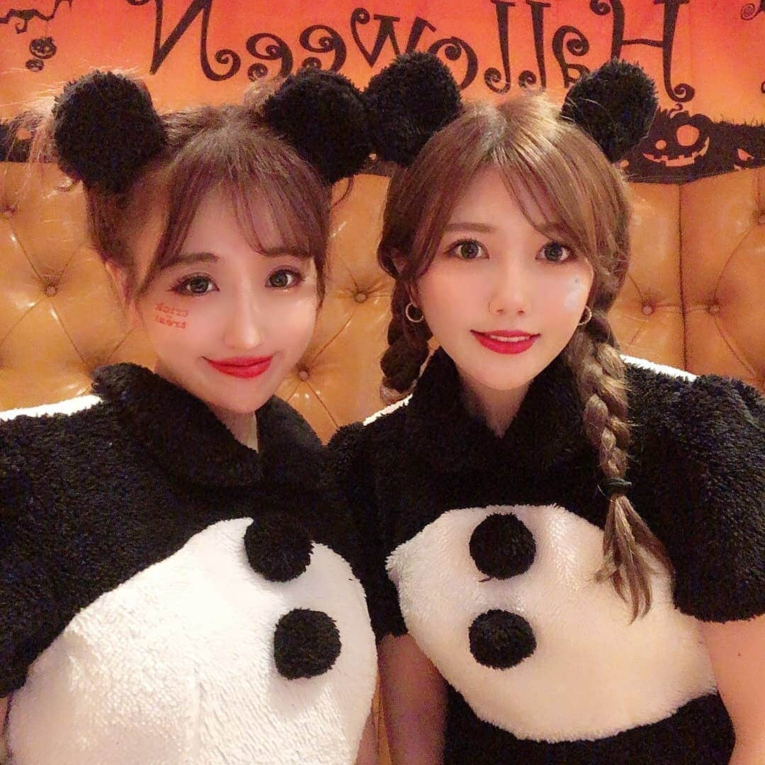 黛実希さんのインスタグラム写真 - (黛実希Instagram)「みゃおとパンダになってみた🐼🇨🇳 なちゅとまりちゃんのパンダが激きゃわで貸してもらったうちら😂💓 * * * #ハロウィン#ハロウィンコスプレ#ハロウィン仮装#halloween#할로윈#할로윈코스튬#할로윈메이크업#万圣节#ヴィーナスフォート#韓国#韓国好きな人と繋がりたい #宇宙少女#ルダ#루다#bts好きな人と繋がりたい #twice好きな人と繋がりたい #いいね返しは絶対#美意識高い人と繋がりたい#교복#교복스타그램 #우주소녀#좋아요그램#팔로우반사#팔로우해요#tiktok#schooluniform#校服 #followforfollo」11月2日 0時38分 - candymiiiki