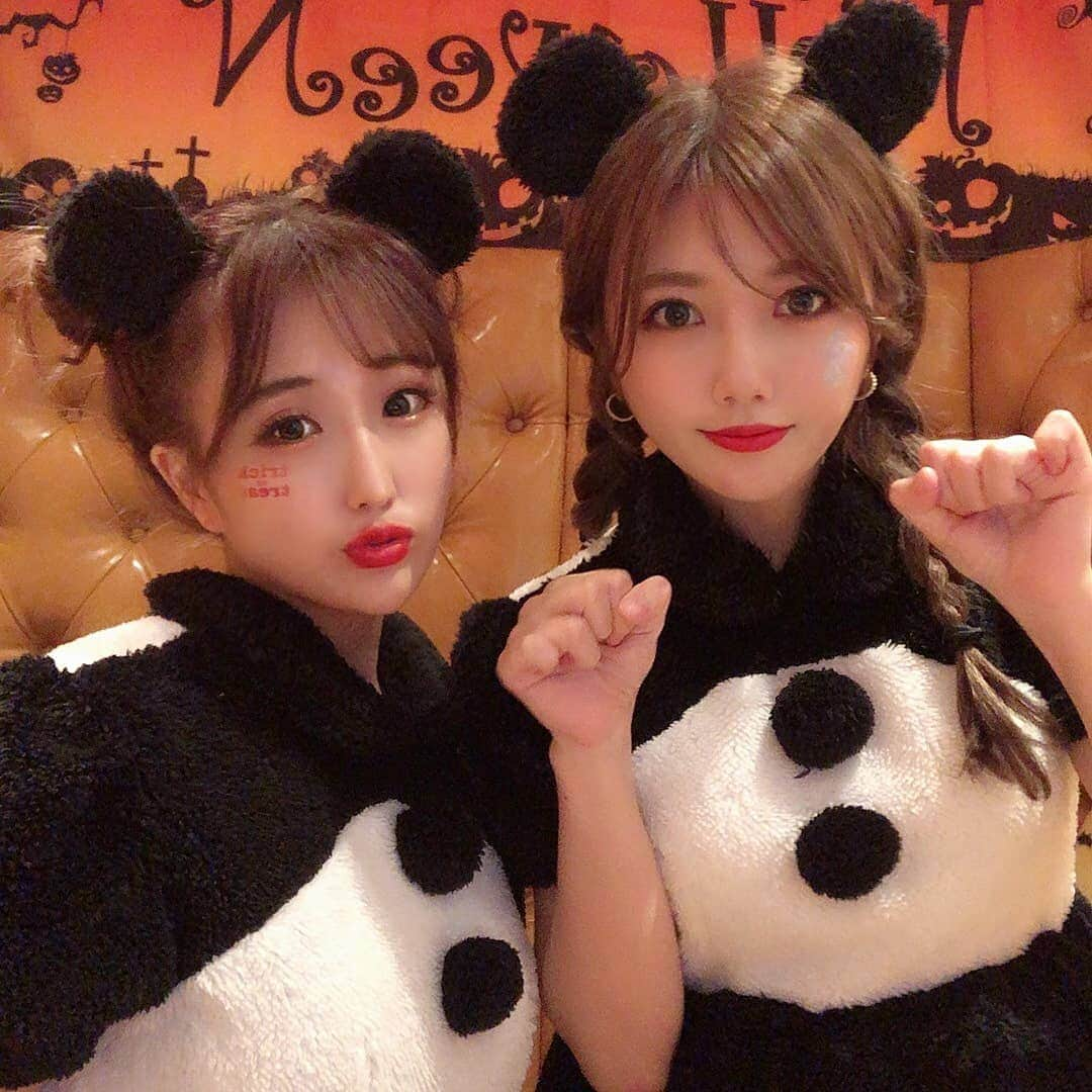 黛実希さんのインスタグラム写真 - (黛実希Instagram)「みゃおとパンダになってみた🐼🇨🇳 なちゅとまりちゃんのパンダが激きゃわで貸してもらったうちら😂💓 * * * #ハロウィン#ハロウィンコスプレ#ハロウィン仮装#halloween#할로윈#할로윈코스튬#할로윈메이크업#万圣节#ヴィーナスフォート#韓国#韓国好きな人と繋がりたい #宇宙少女#ルダ#루다#bts好きな人と繋がりたい #twice好きな人と繋がりたい #いいね返しは絶対#美意識高い人と繋がりたい#교복#교복스타그램 #우주소녀#좋아요그램#팔로우반사#팔로우해요#tiktok#schooluniform#校服 #followforfollo」11月2日 0時38分 - candymiiiki