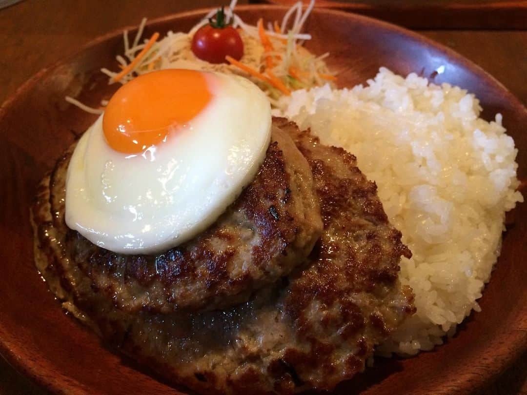 浜亮太さんのインスタグラム写真 - (浜亮太Instagram)「大日本プロレス岩手県営体育館大会『伊東竜二デビュー20周年記念興行』に御来場いただき有り難うございました！ 試合後はあまりの寒さの影響か食べ杉てしまい身体は温まりましたが見事にダイエット失敗！（笑）オーマイガー！ #bjw #大日本プロレス #麺屋八代 #びっくりドンキー #浜亮太 #浜亮太選手」11月2日 0時30分 - hama.2964