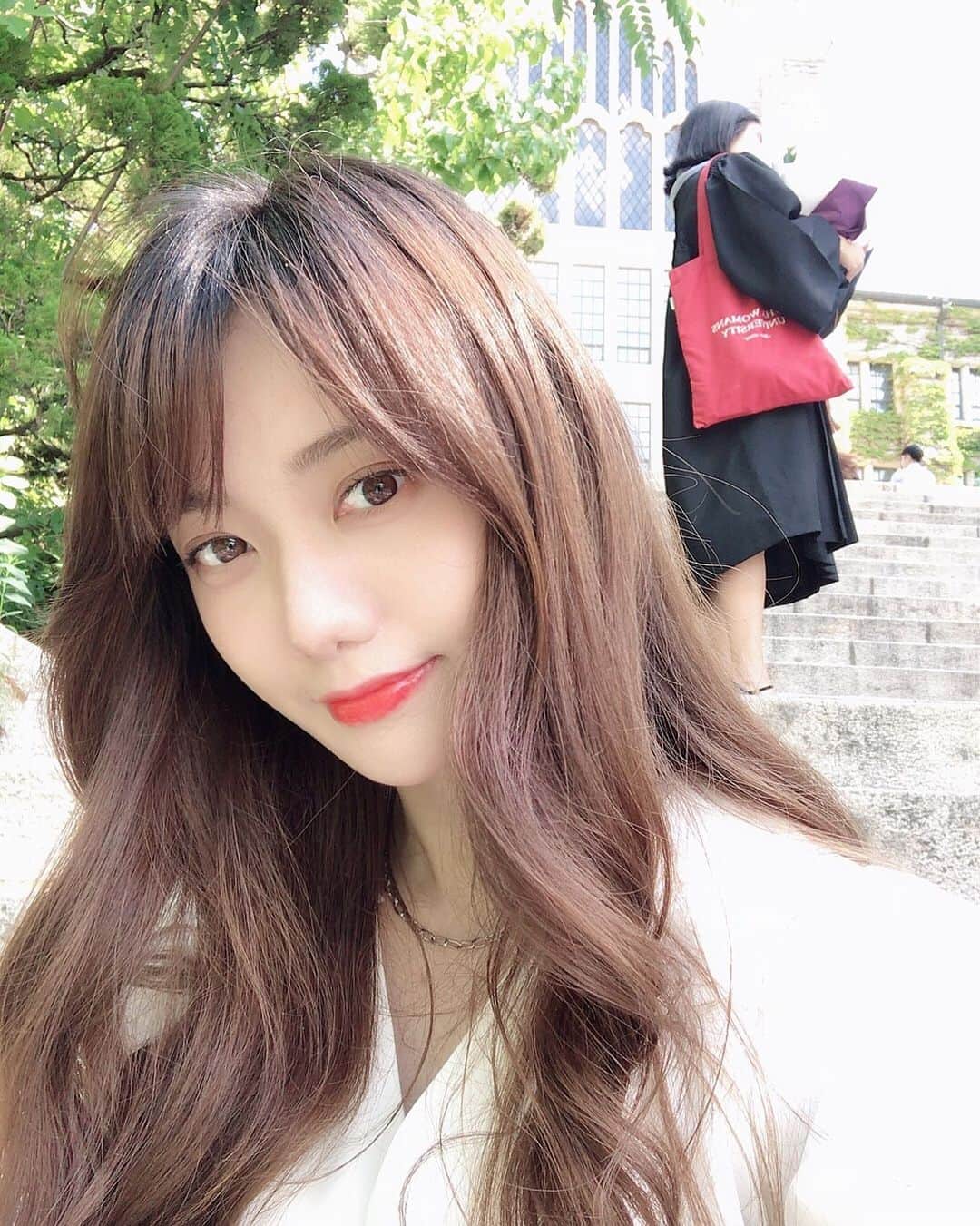 羅晴のインスタグラム：「春風十里 晴空萬里 不及有你 🤭🤭 #撩完就跑」