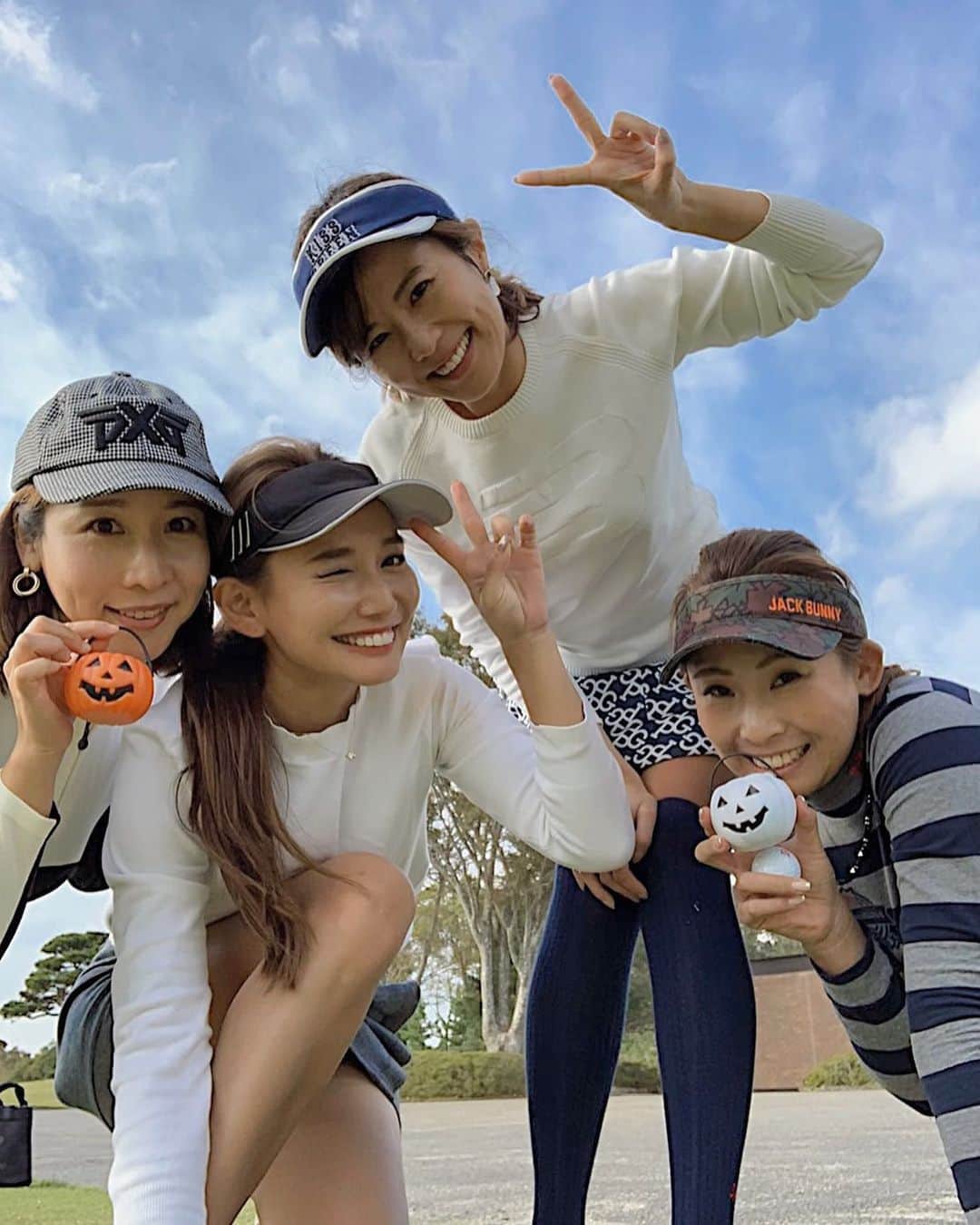 李 雨瀟さんのインスタグラム写真 - (李 雨瀟Instagram)「Happy halloween🎃 . 今年のハロウィンは仮装せずにゴルフへ⛳️ 楽しかったー💕 . . スコアは…103😢🙄💤 やっぱり練習しないとなぁー😭 来週は楽しみなコンペを控えてるので 週末練習に行きたいなっ😆🏌️‍♀️ . .  #yuxiao_golf #golf #golflover #ゴルフ⛳️ #golfgirls #adidas #adidasgolf  #⛳️ #adicross  #golfwear #golflover #golfgirls #golflove  #ゴルフ #ゴルフ好き #ゴルフ女子 #アディダス  #ゴルフバカ #ゴルフ中毒  #アディダスゴル#ゴルフ場　 #キングフィールズ #キングフィールズゴルフクラブ」11月1日 19時06分 - yuisho_ri