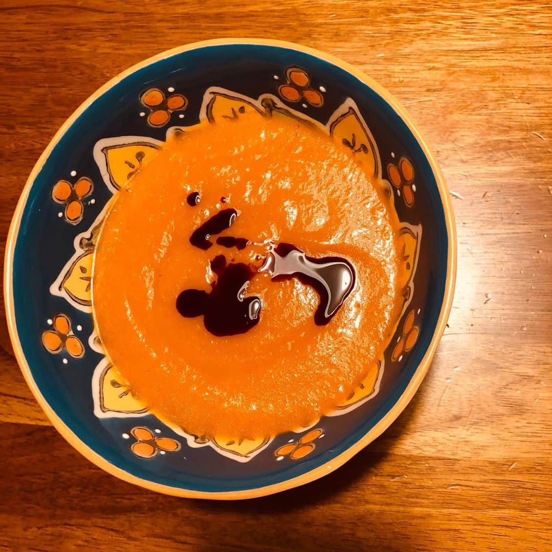 大桑マイミのインスタグラム：「本日は人参スープ  一日1soup  この時期はまる  人参みた🥕いな娘  あー美味しい。 #cookingsoup #karottensuppe」