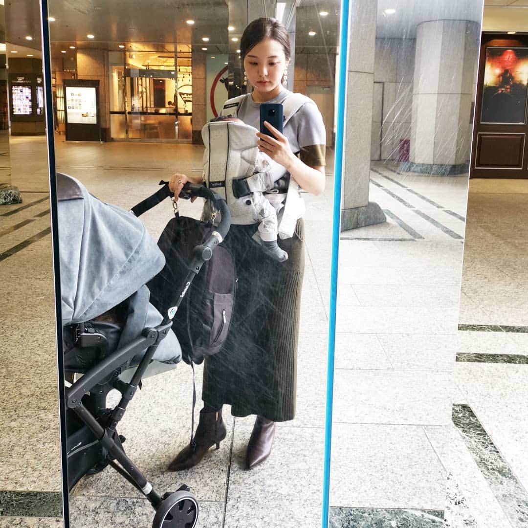 ayaka8880のインスタグラム：「. . コメント返信したら消えた謎現象😱 . . 息子の服を見に行って、 娘の服を買う。の巻 . . #メルカリで4着売ったのに #3着買いました #これすなわち #ノー断捨離 . PS. @ktf19　息子くんのお下がりお待ちしてます。」