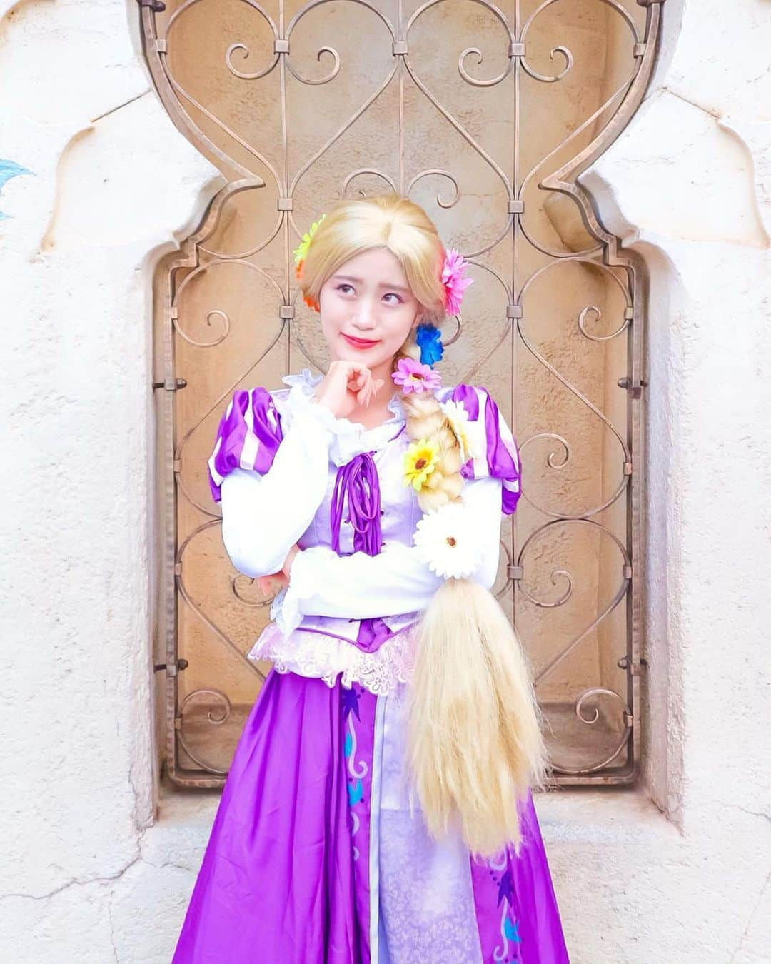 Kanaさんのインスタグラム写真 - (KanaInstagram)「ㅤ ㅤ Disney Halloween 2019 仮装まとめ👸🏼💭💖 ㅤ ㅤ ㅤ ♡1. シンデレラ( 実写 ) ♡2. 町ベル ♡3. 白雪姫 ♡4. 101匹わんちゃん ♡5. 町ベル( 実写 ) ♡6. ラプンツェル ♡7. メリーポピンズ ♡8. サリー ♡9. ベル ♡10. アリエル ㅤ ㅤ ㅤ こんなにたくさんの種類 仮装したのは私史上初😳🙌🏻💡 ( 写真はこの投稿では1枚しか載せていませんが、 アニメーション町ベルは計2回やりました♡ ) ㅤ ウィッグ似合わないから被るのに抵抗があって “ ウィッグ系のキャラはできない！” って言い張ってた去年までの私に 今年の私を見せてあげたい🤣 ドレスを着たいが為に信念を捻じ曲げた 心境の変化。笑 ㅤㅤ ㅤ @penseeruco_official のドレスも こんなにたくさんの種類着れると思ってなかったから ものすごいうれしい！😭💖 一緒に着てくれた子たち ほんと〜〜にありがとう😢💕💕 ㅤ ㅤ ㅤㅤ どの仮装もそれぞれメイク考えたり 小物作ったりした準備期間はもちろんだし、 大好きな人たちとの思い出がたくさんできて すっっっごい楽しかったし幸せだった😊💗💗💗 ㅤ ㅤ そしてかなりの自己満仮装に コメント等たくさんくださったり 大量投稿にお付き合いくださったみなさま 本当に本当にありがとうございました😭🙏🏻💓 ㅤ これからは通常投稿量に戻りますので ご安心ください💓笑 ㅤ ㅤ ㅤ ㅤㅤㅤㅤ ㅤ ㅤ 私の今年の仮装の中で みなさんの個人的No.1はどれですか？🥺💭💖 ㅤ コメント待ってます💌 ㅤ ㅤㅤ ㅤ ㅤ ㅤ ㅤ ㅤ ㅤ ㅤ #kana_disney ㅤㅤㅤㅤ #kana_halloween ㅤㅤ ㅤ ㅤ #パンセルコ #penseeruco #東京ディズニーランド #東京ディズニーシー #東京ディズニーリゾート #dハロ #ディズニーハロウィン #ディズニーハロウィーン #ディズニーハロウィン2019 #仮装 #仮装ディズニー #ディズニープリンセス #tokyodisneyland #tdl #tokyodisneysea #tds #tokyodisneyresort #tdr #disneyhalloween #disneyhalloween2019 #disneyprincess」11月1日 19時30分 - kalnnas2