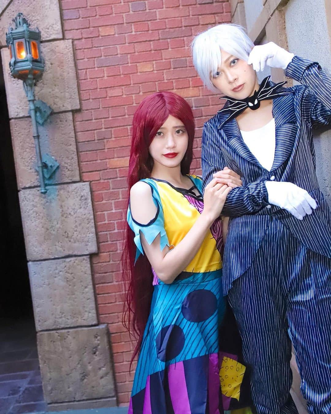 Kanaさんのインスタグラム写真 - (KanaInstagram)「ㅤ ㅤ Disney Halloween 2019 仮装まとめ👸🏼💭💖 ㅤ ㅤ ㅤ ♡1. シンデレラ( 実写 ) ♡2. 町ベル ♡3. 白雪姫 ♡4. 101匹わんちゃん ♡5. 町ベル( 実写 ) ♡6. ラプンツェル ♡7. メリーポピンズ ♡8. サリー ♡9. ベル ♡10. アリエル ㅤ ㅤ ㅤ こんなにたくさんの種類 仮装したのは私史上初😳🙌🏻💡 ( 写真はこの投稿では1枚しか載せていませんが、 アニメーション町ベルは計2回やりました♡ ) ㅤ ウィッグ似合わないから被るのに抵抗があって “ ウィッグ系のキャラはできない！” って言い張ってた去年までの私に 今年の私を見せてあげたい🤣 ドレスを着たいが為に信念を捻じ曲げた 心境の変化。笑 ㅤㅤ ㅤ @penseeruco_official のドレスも こんなにたくさんの種類着れると思ってなかったから ものすごいうれしい！😭💖 一緒に着てくれた子たち ほんと〜〜にありがとう😢💕💕 ㅤ ㅤ ㅤㅤ どの仮装もそれぞれメイク考えたり 小物作ったりした準備期間はもちろんだし、 大好きな人たちとの思い出がたくさんできて すっっっごい楽しかったし幸せだった😊💗💗💗 ㅤ ㅤ そしてかなりの自己満仮装に コメント等たくさんくださったり 大量投稿にお付き合いくださったみなさま 本当に本当にありがとうございました😭🙏🏻💓 ㅤ これからは通常投稿量に戻りますので ご安心ください💓笑 ㅤ ㅤ ㅤ ㅤㅤㅤㅤ ㅤ ㅤ 私の今年の仮装の中で みなさんの個人的No.1はどれですか？🥺💭💖 ㅤ コメント待ってます💌 ㅤ ㅤㅤ ㅤ ㅤ ㅤ ㅤ ㅤ ㅤ ㅤ #kana_disney ㅤㅤㅤㅤ #kana_halloween ㅤㅤ ㅤ ㅤ #パンセルコ #penseeruco #東京ディズニーランド #東京ディズニーシー #東京ディズニーリゾート #dハロ #ディズニーハロウィン #ディズニーハロウィーン #ディズニーハロウィン2019 #仮装 #仮装ディズニー #ディズニープリンセス #tokyodisneyland #tdl #tokyodisneysea #tds #tokyodisneyresort #tdr #disneyhalloween #disneyhalloween2019 #disneyprincess」11月1日 19時30分 - kalnnas2