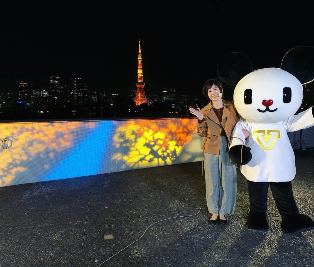 今村涼子さんのインスタグラム写真 - (今村涼子Instagram)「#ゴーちゃん　と天気 照明さんが、紅葉イメージのライティングをしてくれました！ 川沿いの紅葉のイメージが素敵です。 #紅葉#紅葉ライティング #紅葉と東京タワー」11月1日 19時40分 - ryoko.imamu