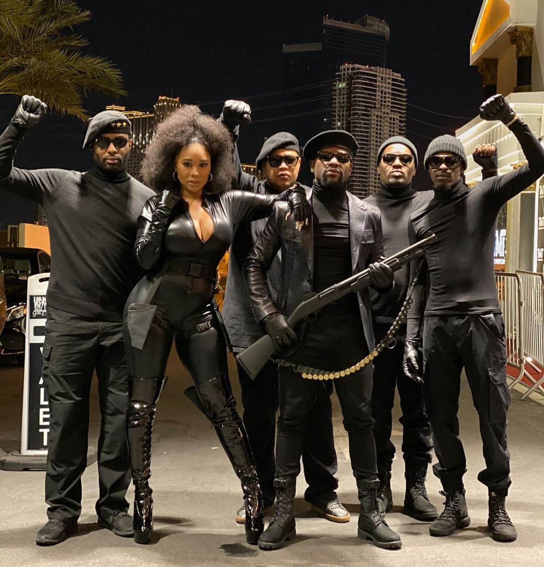 フロイド・メイウェザー・ジュニアさんのインスタグラム写真 - (フロイド・メイウェザー・ジュニアInstagram)「Black Panther Volume 2...We growing  #blackpanther #blackpanthers  #halloween  #costume」11月1日 19時35分 - floydmayweather