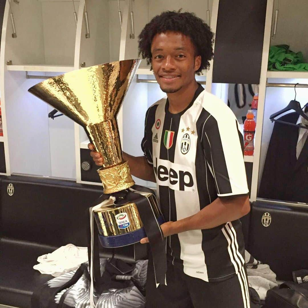 フアン・クアドラードさんのインスタグラム写真 - (フアン・クアドラードInstagram)「agradecido con Dios 🙏🏾 por hacer parte de la historia. feliz 122 años @juventus」11月1日 19時43分 - cuadrado