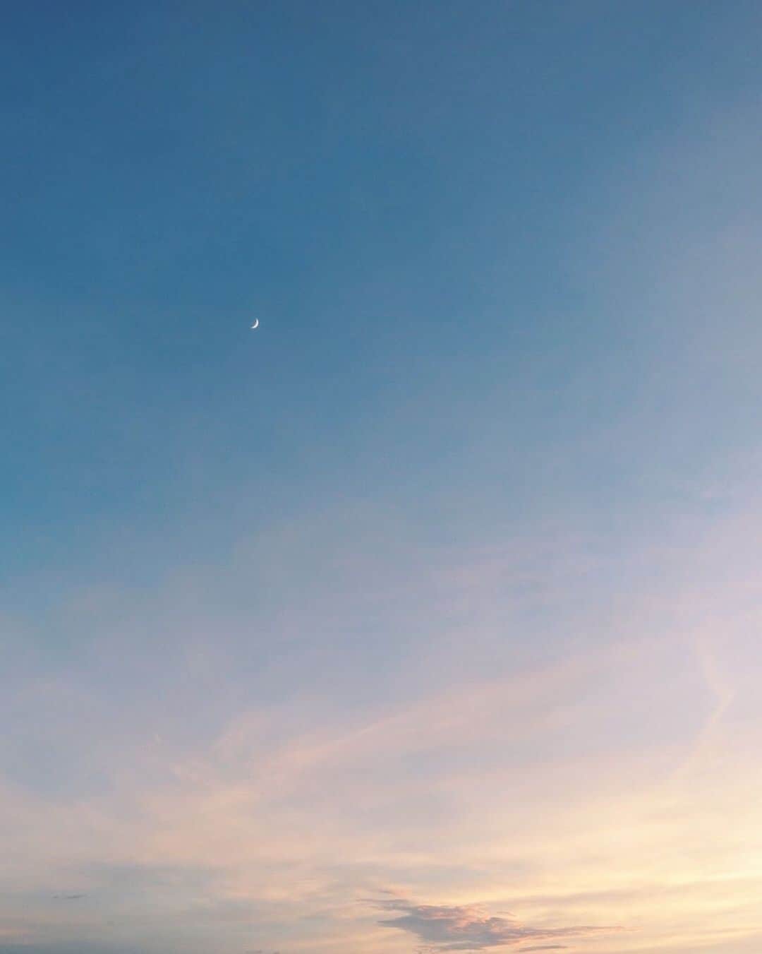 藤原菜摘さんのインスタグラム写真 - (藤原菜摘Instagram)「日が落ちるのがどんどん早くなってなんか切ない。ただ、空は綺麗だねぇ。🌙💕#夏が恋しい」11月1日 19時44分 - natsumi_fujiwara