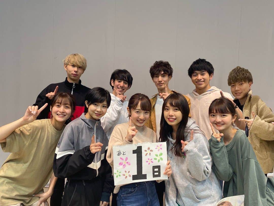 のインスタグラム：「みなさんこんばんは🌛 ついに最後のカウントダウンになりました！ということで本日はミスミスター全員です！(米潤は合成しました😂) そして！明日本番です！！ミスミスターの集大成是非見に来てください💍🎀 ミスミスターコンまで残り ✨1日✨ 応援よろしくお願いします！ *」
