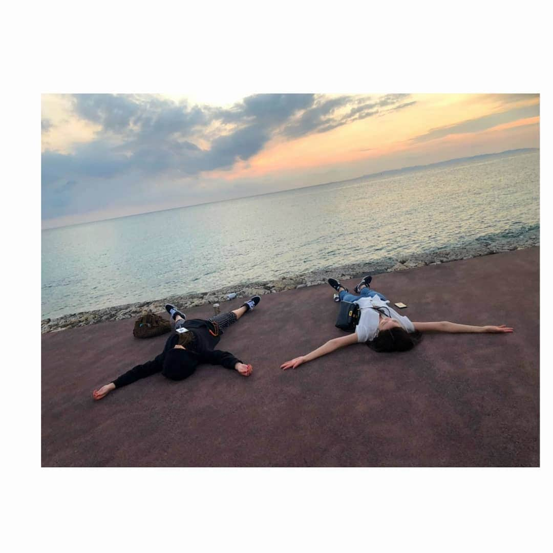 本田珠規さんのインスタグラム写真 - (本田珠規Instagram)「旅の締めはサンセット！ . 夕日が沈んだあとはピンクの空が広がりました✨ それもまた綺麗だったなぁ🌇 . 全力の深呼吸に、大地を感じて、島唄聞いて、 リフレッシュ完了☀️ . . 最高な旅でした！ . . #美らsunビーチ  #沖縄旅行#沖縄#サンセット#夕日 #島唄#夕焼け#sunset #沖縄恋しい #okinawatrip#okinawajapan#okinawa  #trip」11月1日 20時04分 - tamaki_honda_oscar