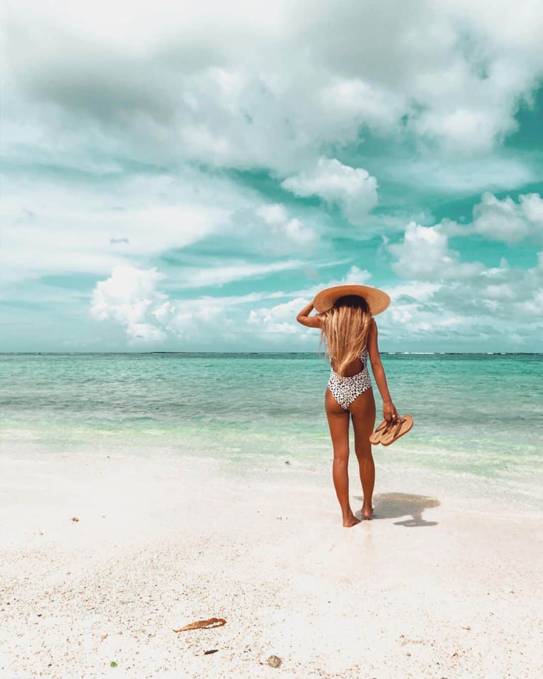 ユミ さんのインスタグラム写真 - (ユミ Instagram)「guam days.﻿ 毎日31度くらいあって﻿ 行きたいビーチもあちこち行けて幸せ❤︎🤗﻿ 時期的にスコールはちょこちょこあるけど、どうせ潜るし濡れるし🤣🥥﻿ 全然気にならない程度✌🏾😆❤︎﻿ 夏のBDもHalloweenも初めてで﻿ 最高だったな〜🧡🇺🇸🎂🎃﻿ ﻿ ﻿ #guam#summer#beach#ypaobeach」11月1日 20時15分 - yuminchu1029