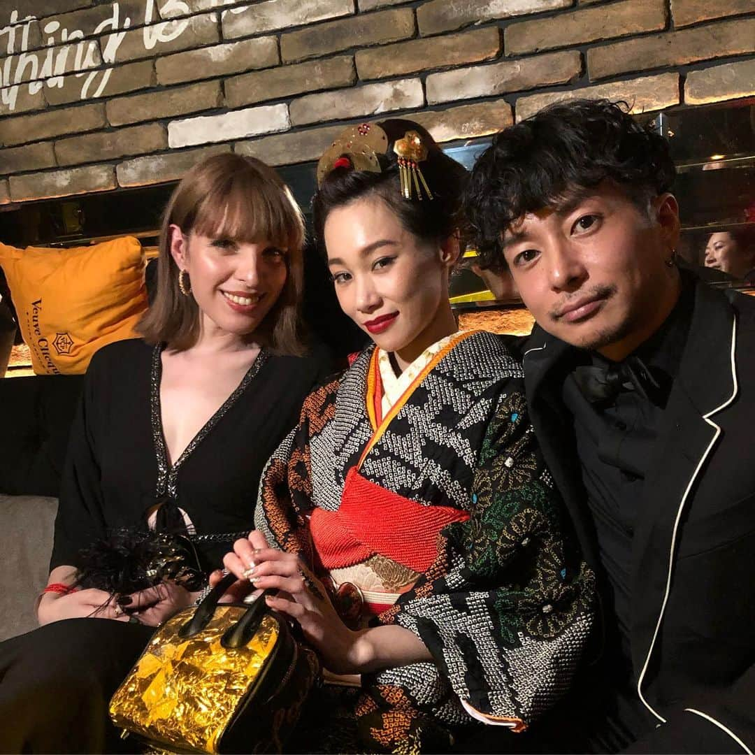 奈良裕也さんのインスタグラム写真 - (奈良裕也Instagram)「@veuveclicquot 🍾✨YELLOWEEN 🎃 party in 大阪  東京から大好きな仲間達と🧡🧡🧡 #veuveclicquot #yelloween」11月1日 20時18分 - yuyanara