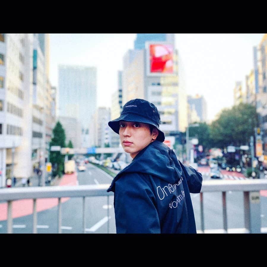 のインスタグラム：「SUPAGAから#ONEMANDOWN の新作が...!!! めちゃめちゃしっかりした生地で着心地もGood. Thank you @onemandown !! #supaga #onemandown  #fortnite #フォートナイト #portrait  Photo by Minoru.」
